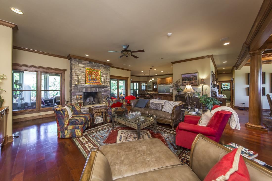 HOLIDAY HIDE-A-WAY - Residential