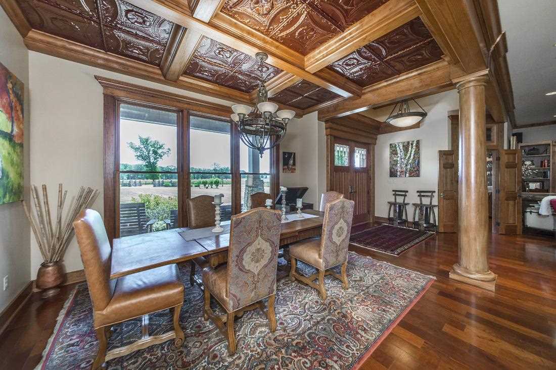 HOLIDAY HIDE-A-WAY - Residential