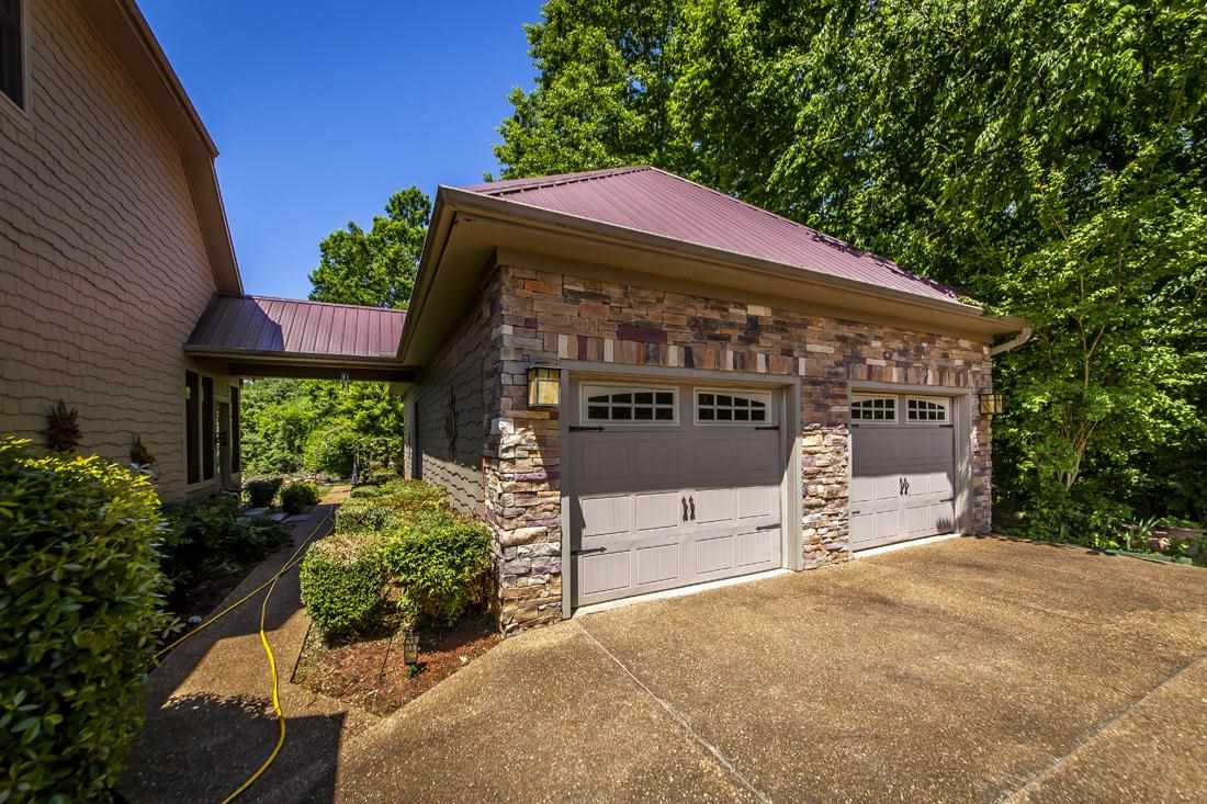 HOLIDAY HIDE-A-WAY - Residential