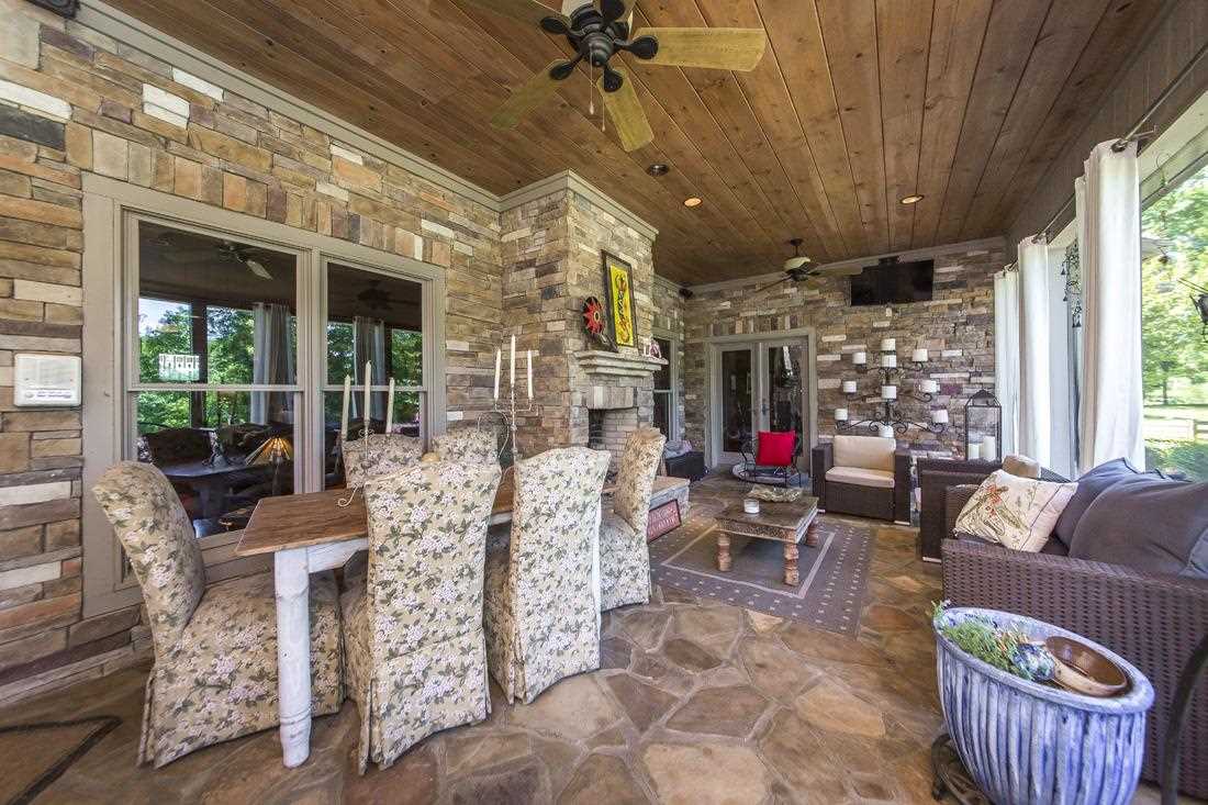 HOLIDAY HIDE-A-WAY - Residential