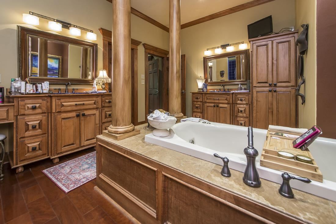 HOLIDAY HIDE-A-WAY - Residential