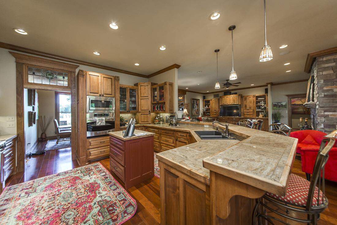 HOLIDAY HIDE-A-WAY - Residential