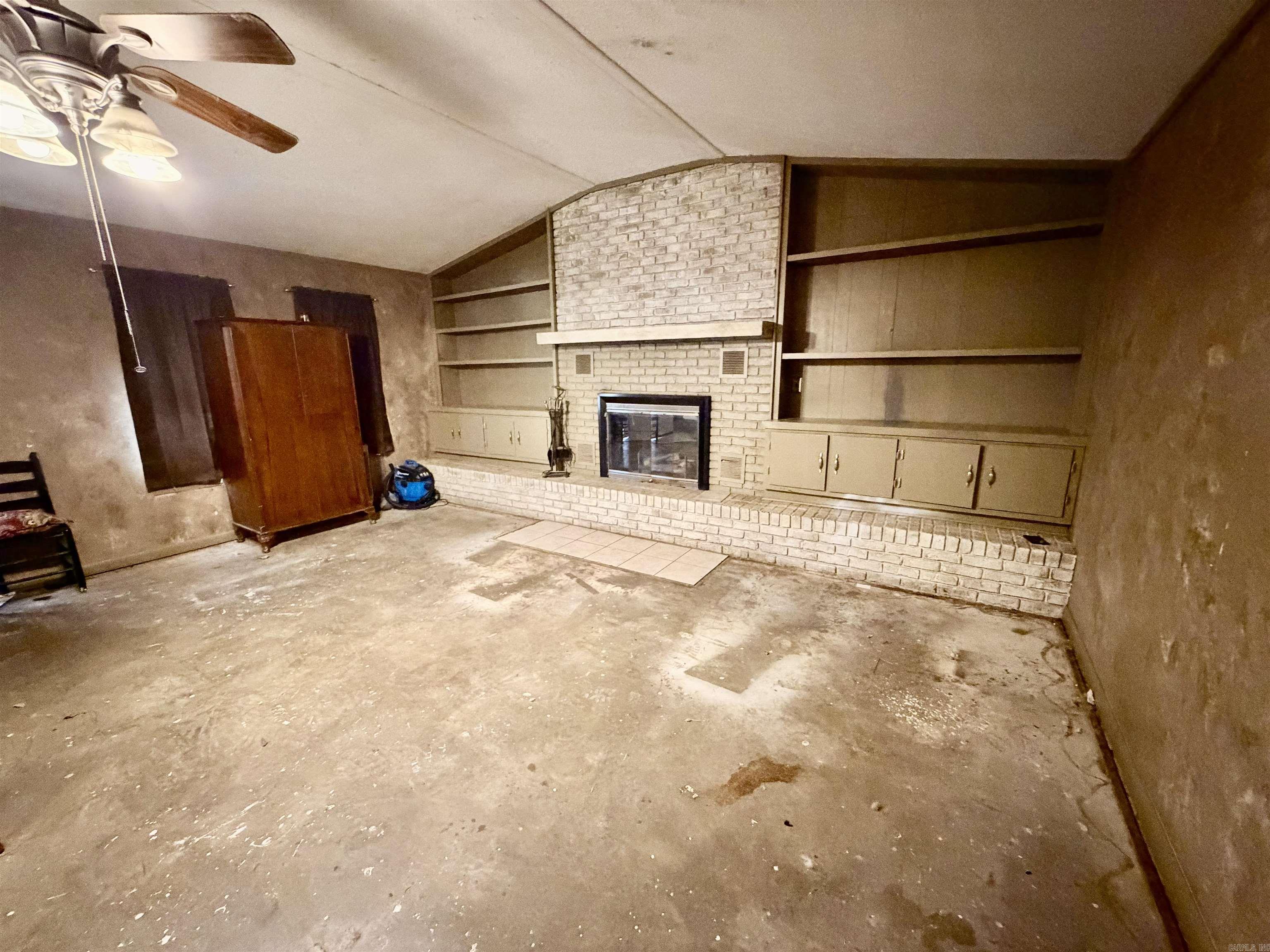 OAK PARK INSIDE - Residential