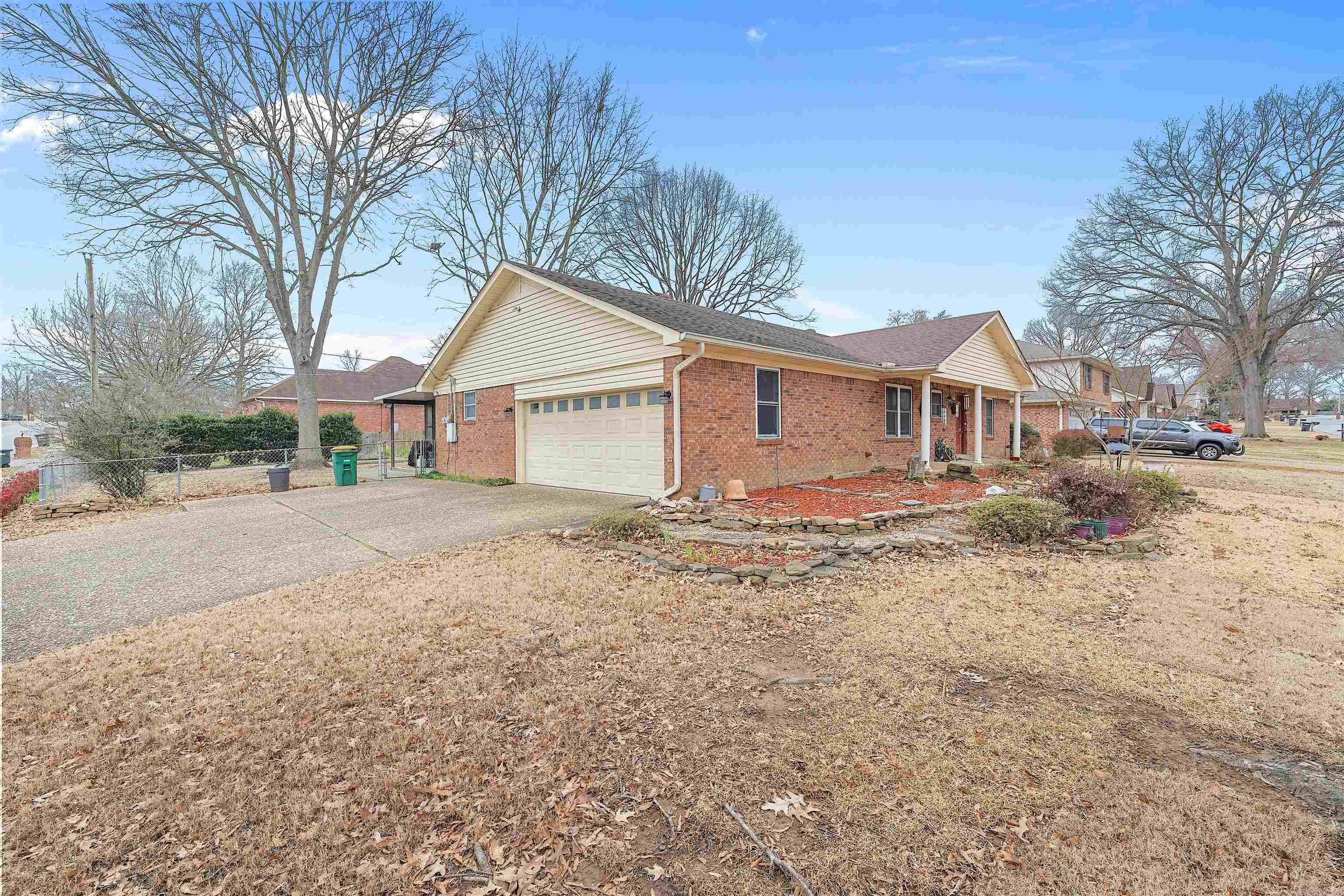QUEENSBROOK - Residential