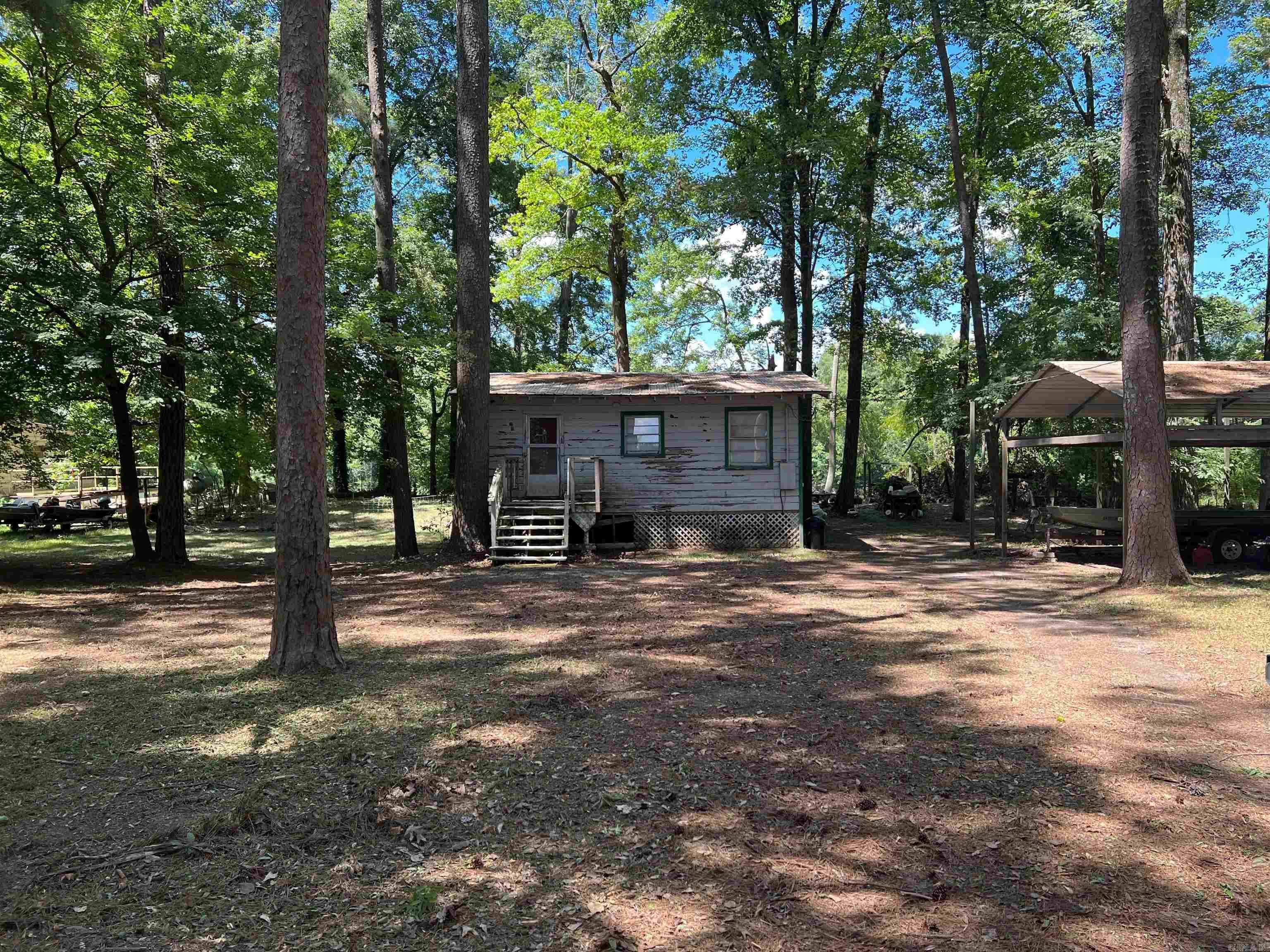 This could be a very nice cozy home, or a weekend camp. Conveintly located river front with access to the saline river. Surrounded by hunting leases, and just a few miles from public hunting land. Don’t miss out on this opportunity, this is the camp you have been waiting for.