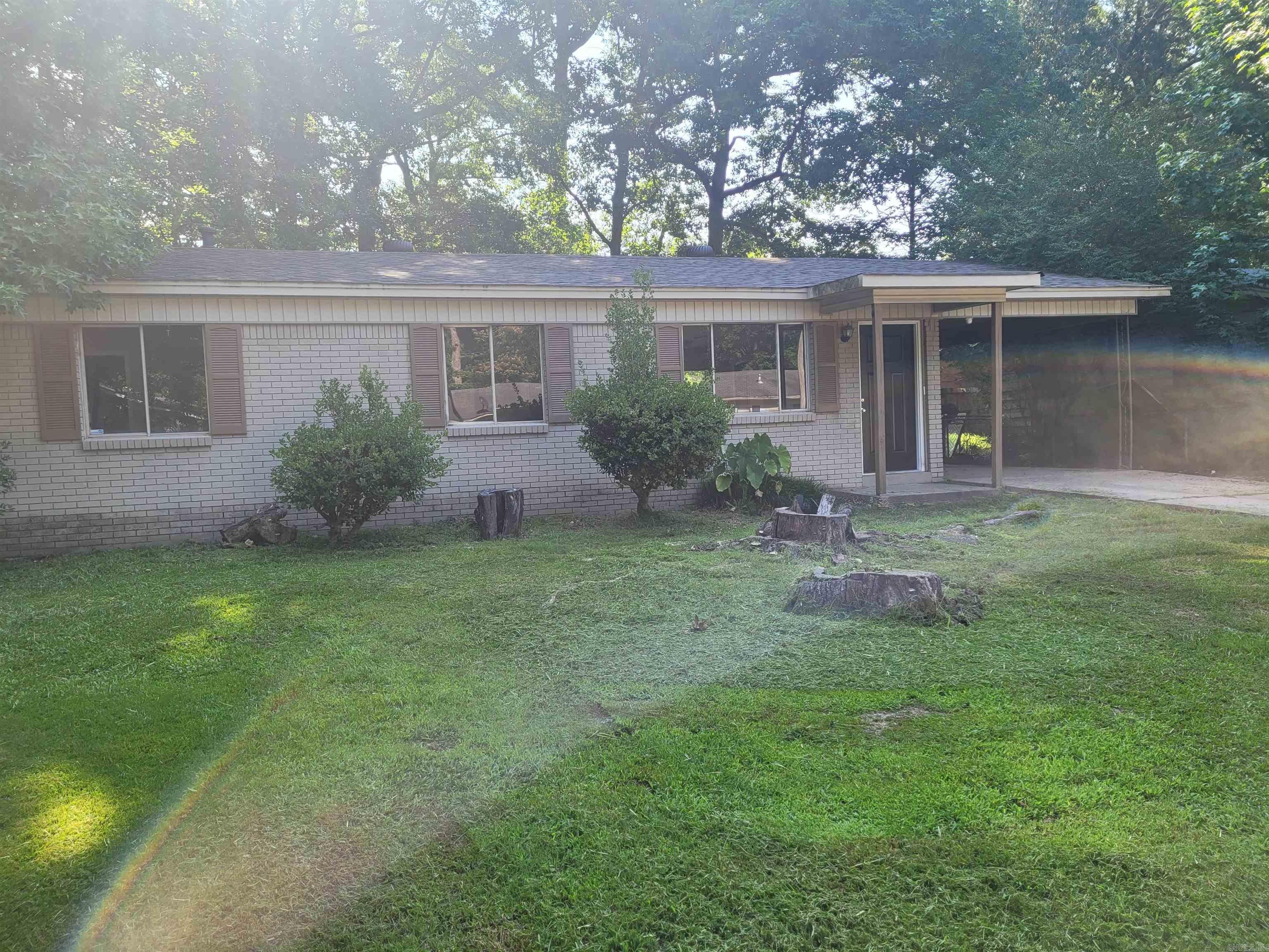 Nice Remodeled home 3 Bedroom 1 Bath  Shaded back yard