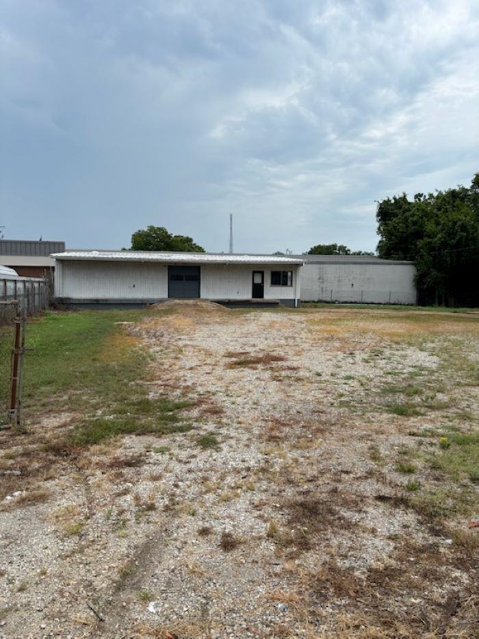 Large garage type metal building with a metal roof with chain link fence. This building has two offices and 1 bath that are heated and cooled. Located just off the main street of ole' Hardy town that is in the foothills of the Ozarks and within walking distance to the notorious Spring River. This is the perfect opportunity for numerous businesses under one roof with ample parking. This building does have a 10 ft over hang, a garage door with loading dock and some "extras" that might just be what you are looking for.. Hardy is booming, this is your opportunity to get in on the growth!