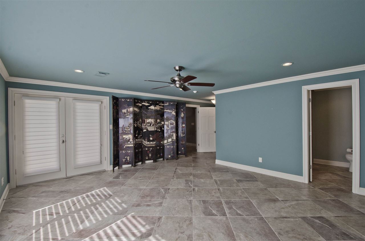 UNPLATTED ACREAGE - Residential