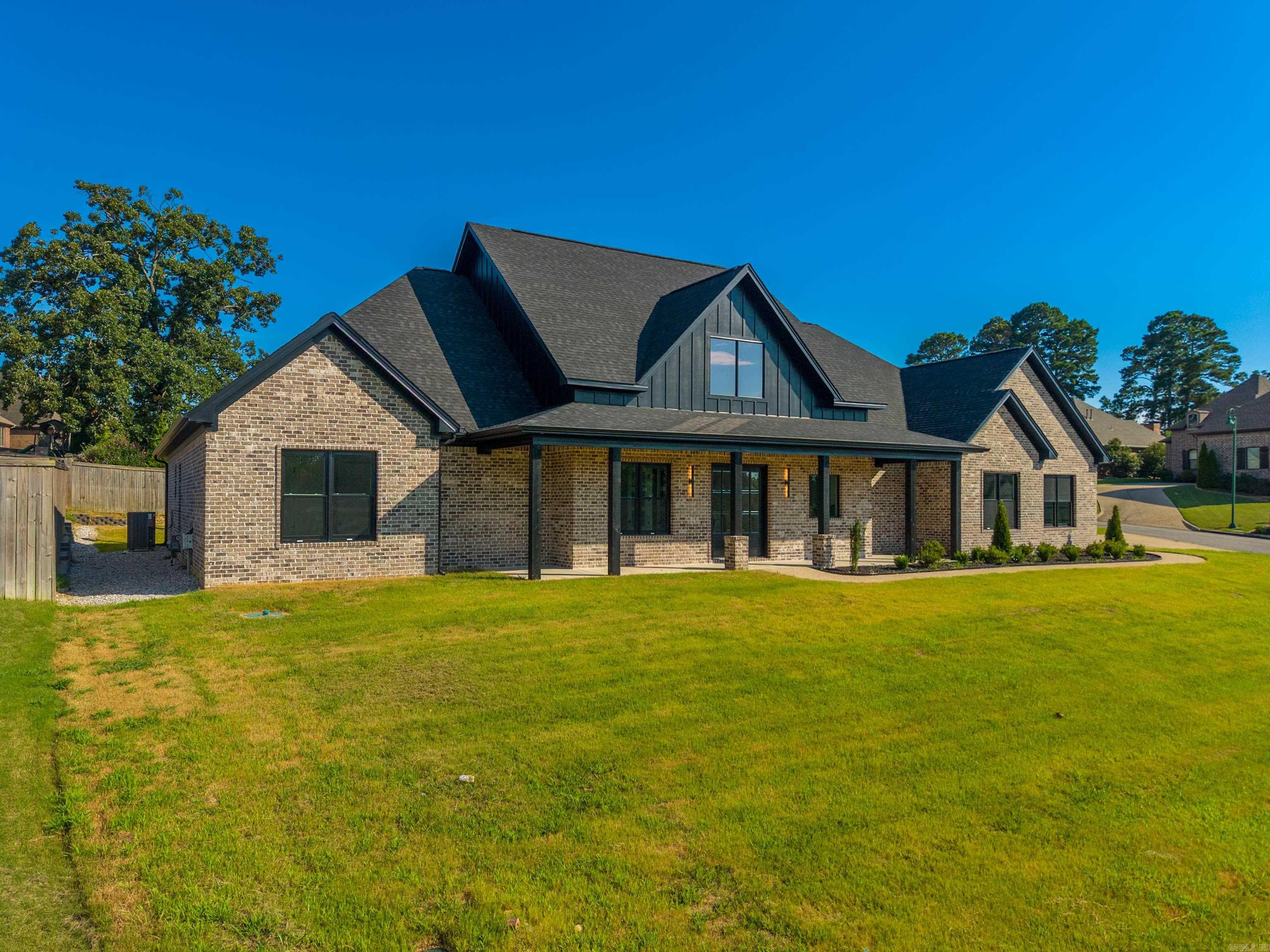 ARLINGTON PARK - Residential