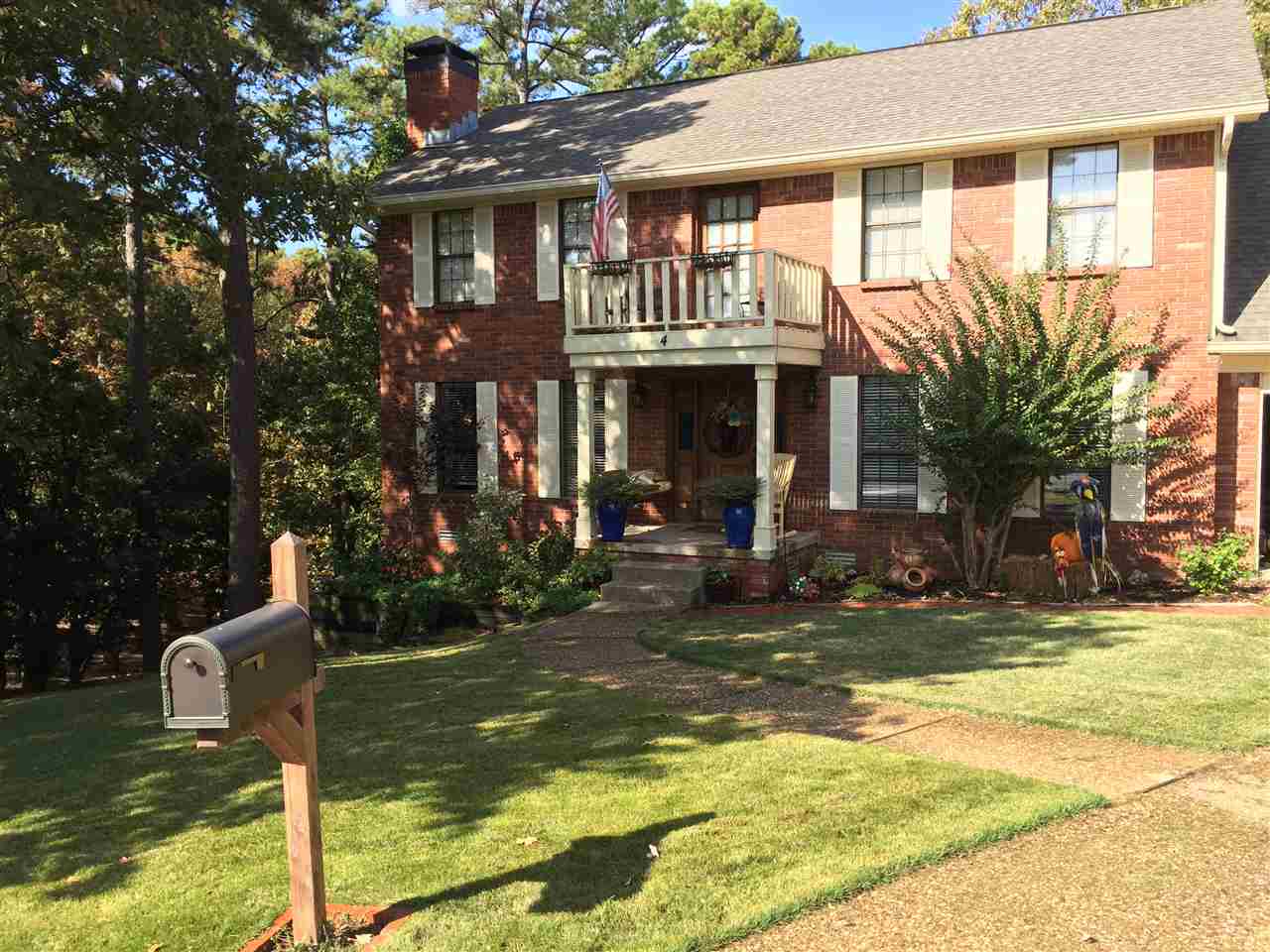 This is a must see home!  It is gorgeous and full of upgrades including: Free standing built in ice maker, New flooring, light fixtures, wet fixtures,new stainless stove, double oven, dishwasher & microwave. Roof(2008) HVAC(2007) water heater(2011) Water heater(2012) and landscaping.  This home is all brick in a cul-de-sac, Bonus room can be 5th bedroom or game room; 3 fireplaces, built in ice-maker; wonderful deck w/ spectacular view, A WORKSHOP or MAN CAVE, Walk in crawl space; This is a great home.