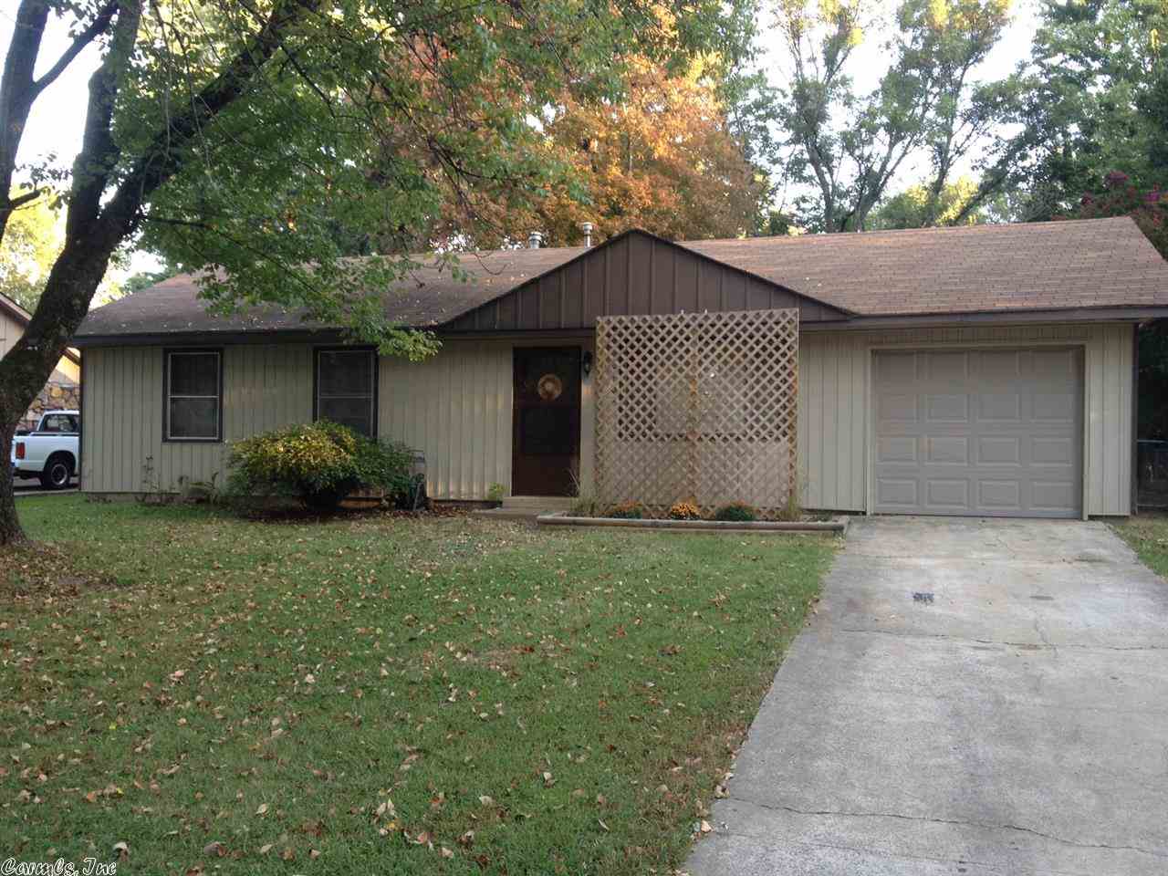 Clean and move-in ready! Carpet is in excellent condition and home is clean as a whistle. This is a perfect starter home. Fully fenced. Plenty of built-in shelving in the garage. Large pantry in kitchen.