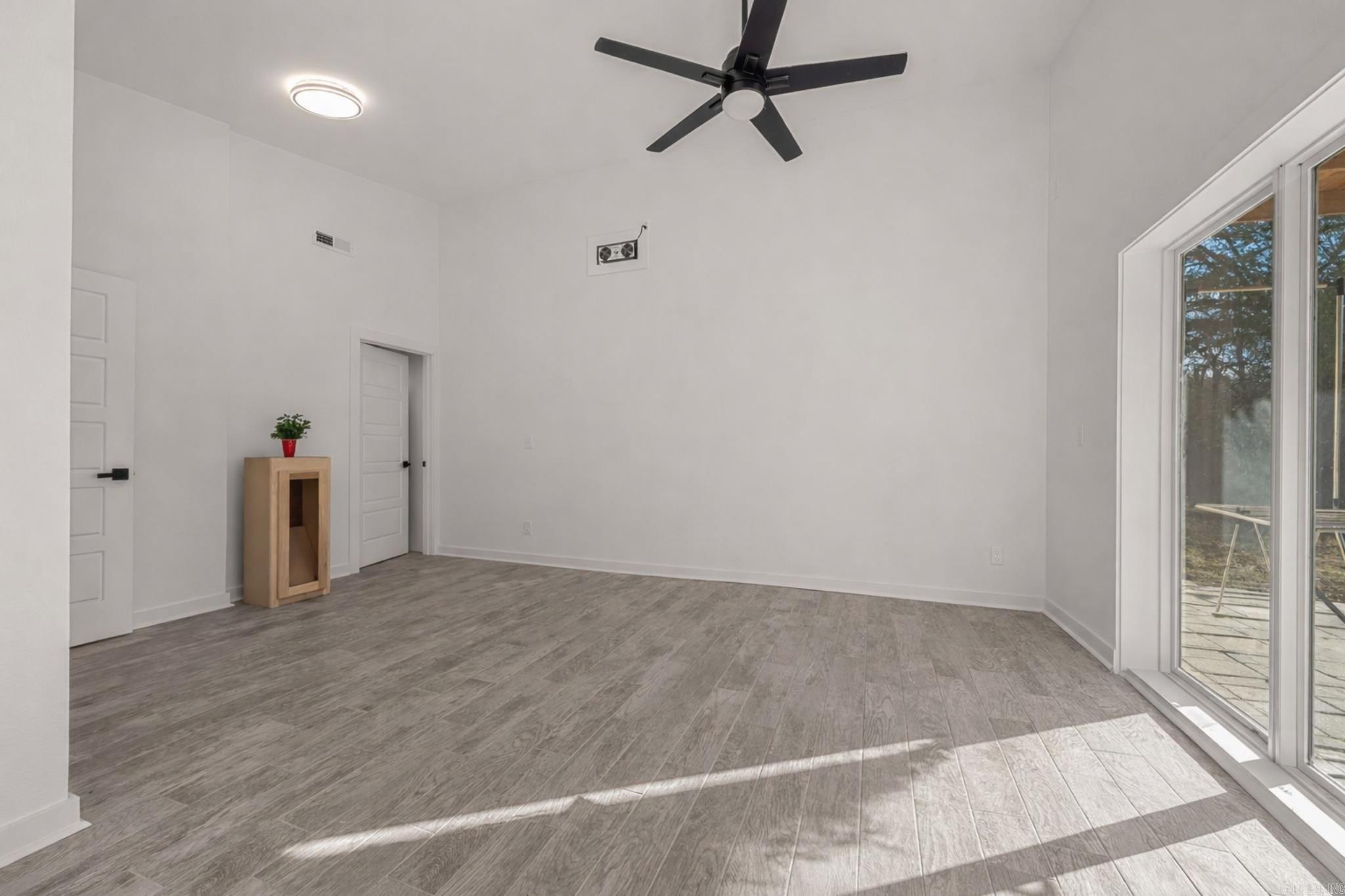 Mena - Residential