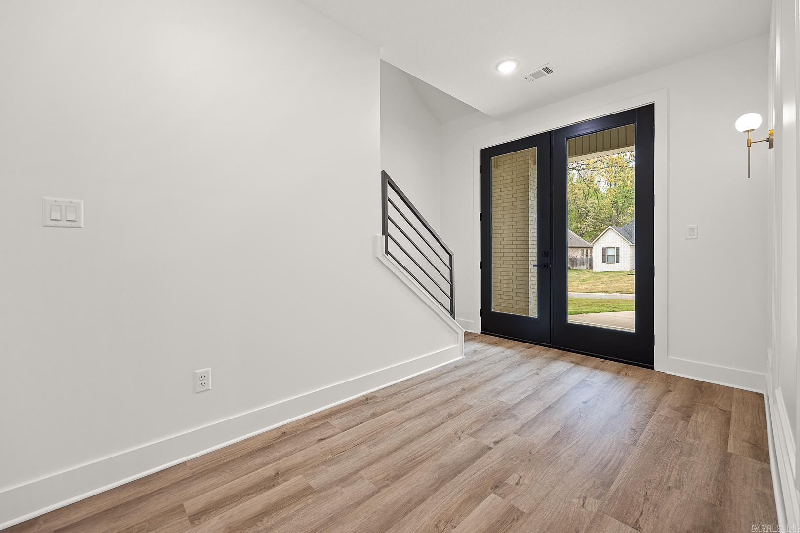 Jamestown Manor - Residential