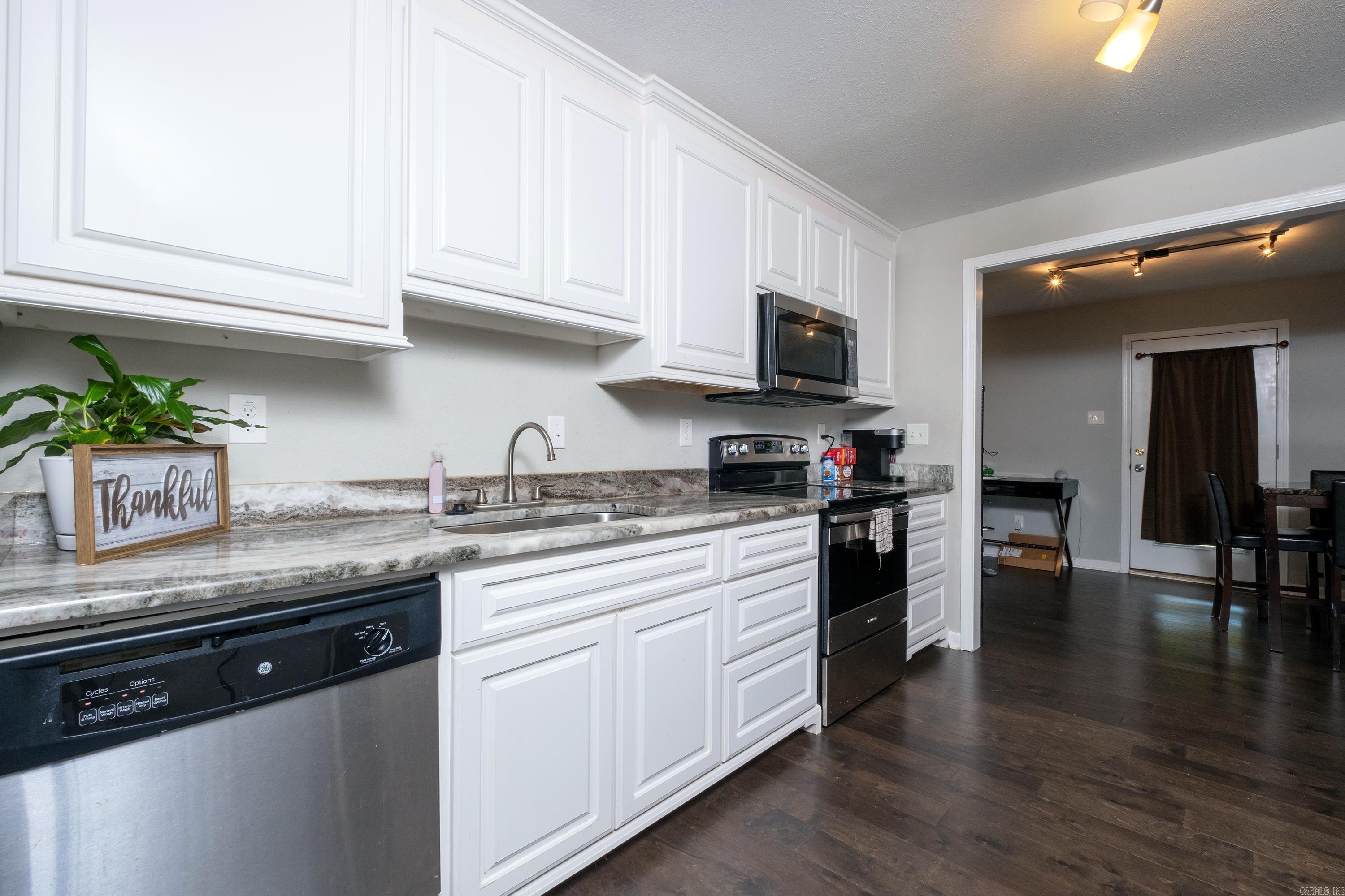 WAKEFIELD VILLAGE - Residential