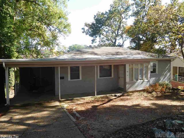 Spacious 5BR/2BA house in the UALR area.  Close to all the shopping and dining on University Ave.