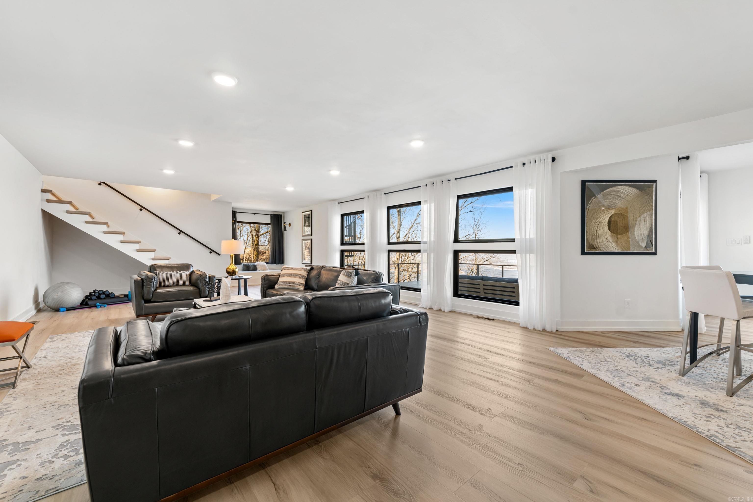 DIAMOND BLUFF ESTATES - Residential