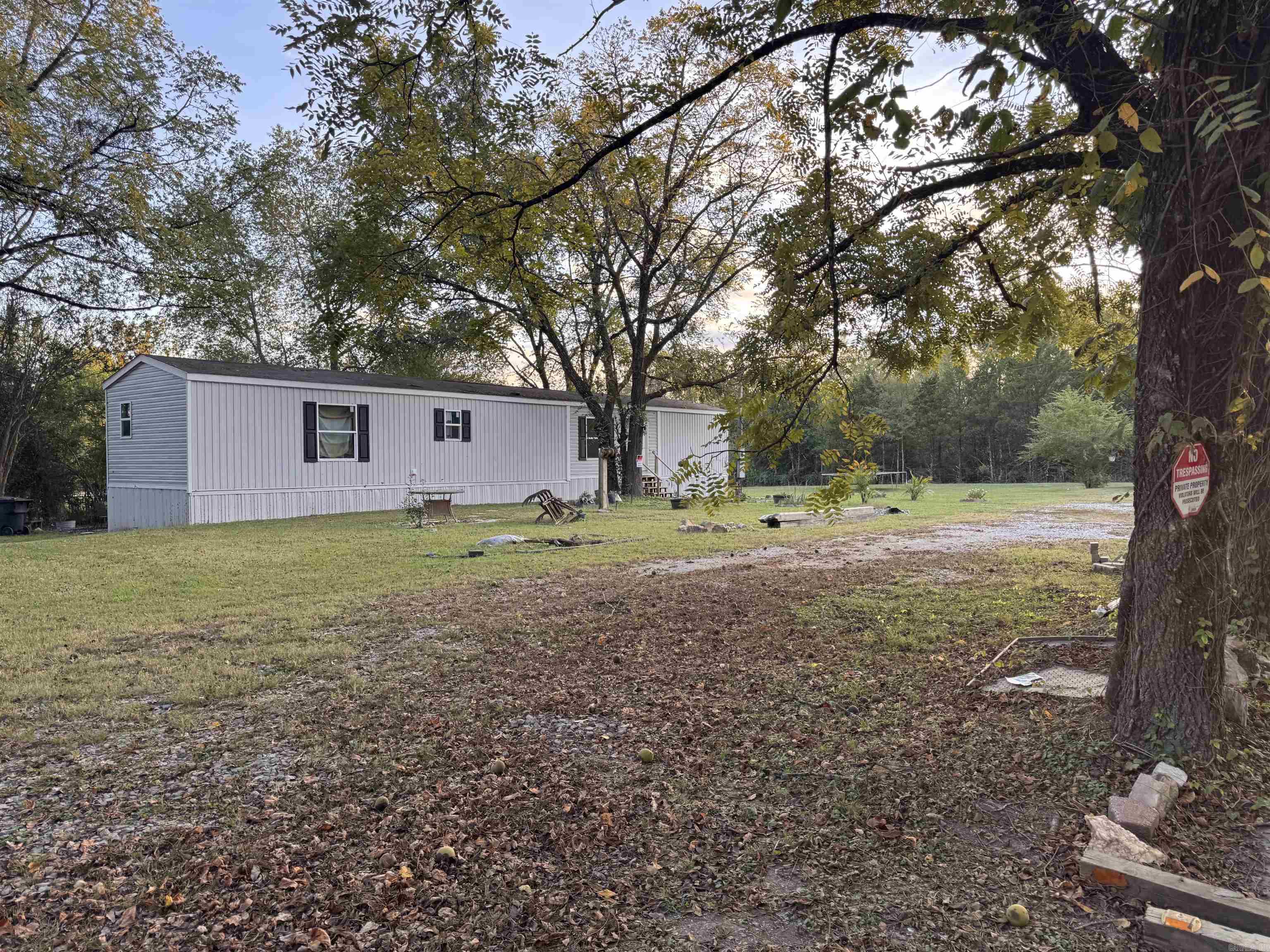 2023 Mobile Home, ready for some new owners.