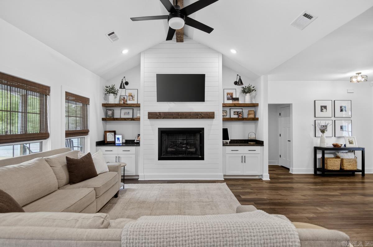THE WATERS ON TIMBERLAKE - Residential