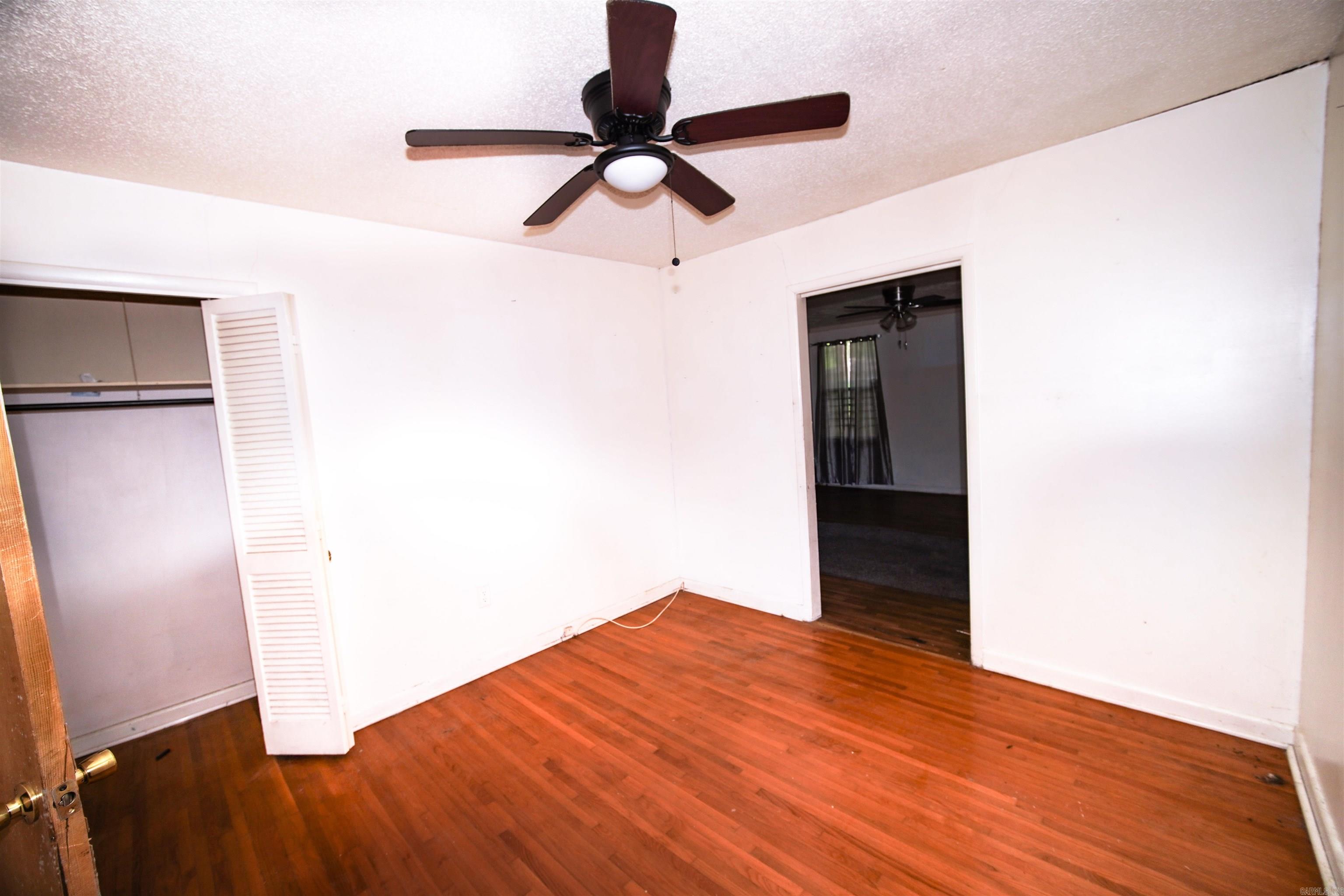 TOWN & COUNTRY ESTATES - Residential