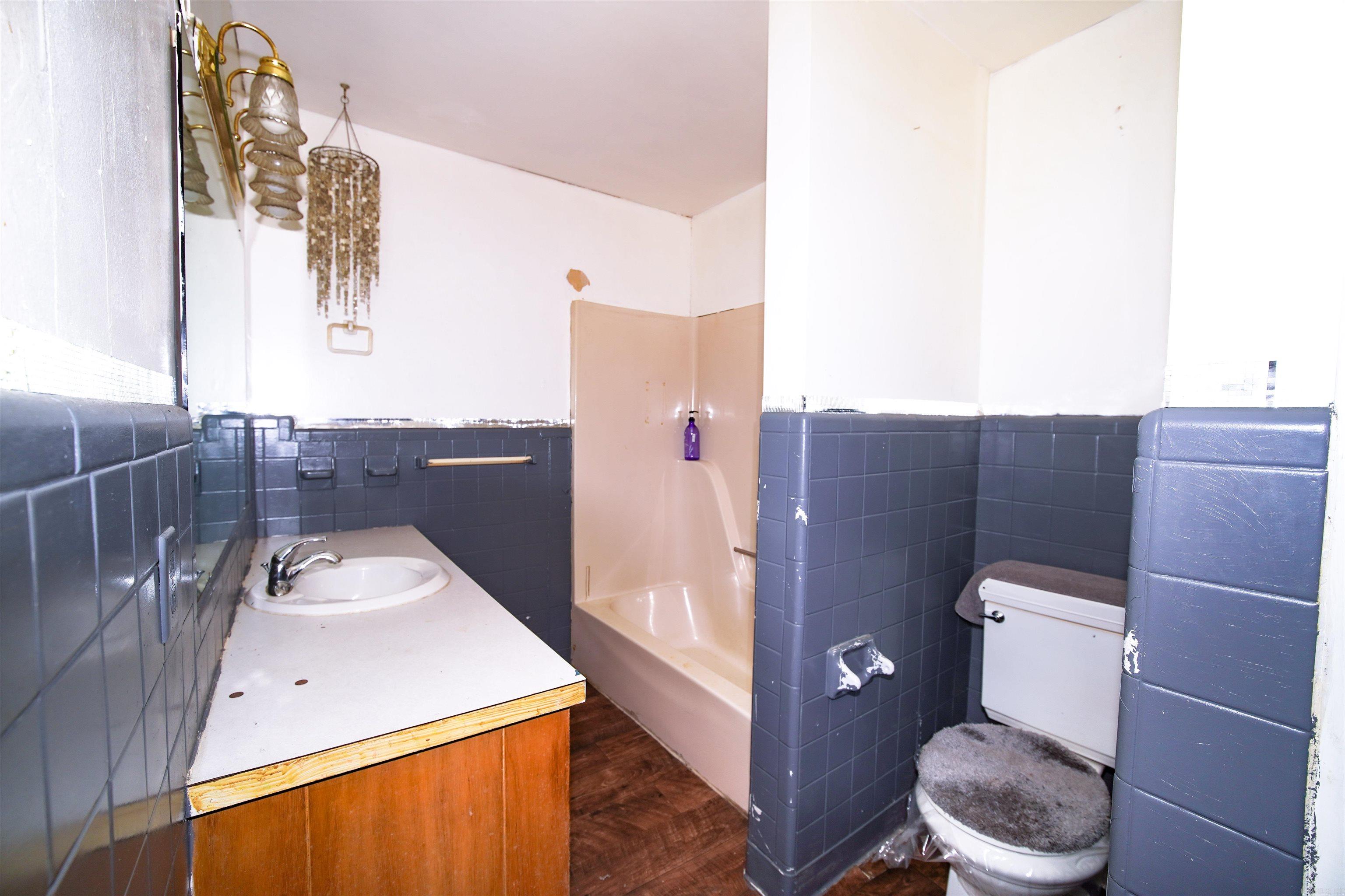 TOWN & COUNTRY ESTATES - Residential