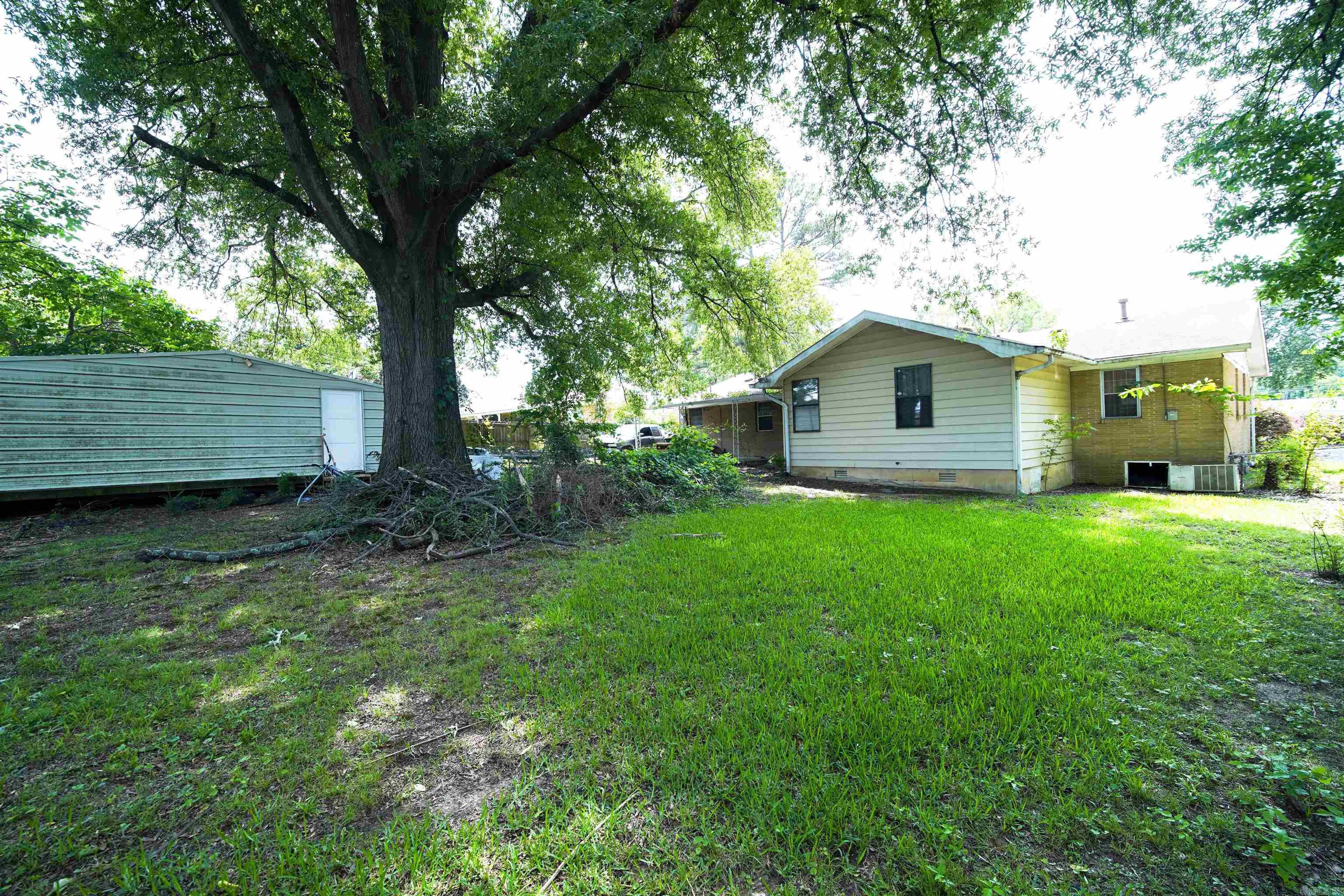 TOWN & COUNTRY ESTATES - Residential