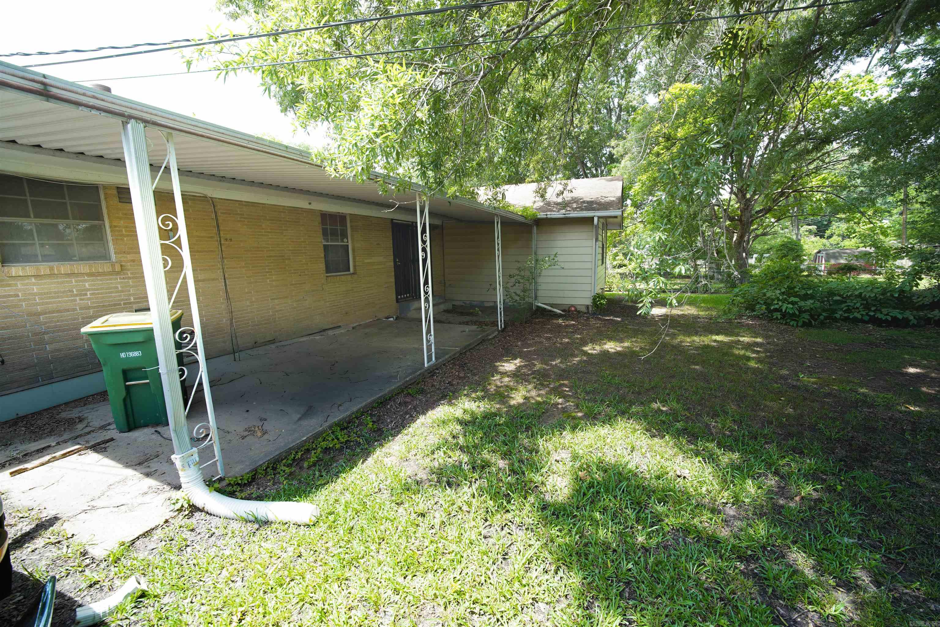 TOWN & COUNTRY ESTATES - Residential
