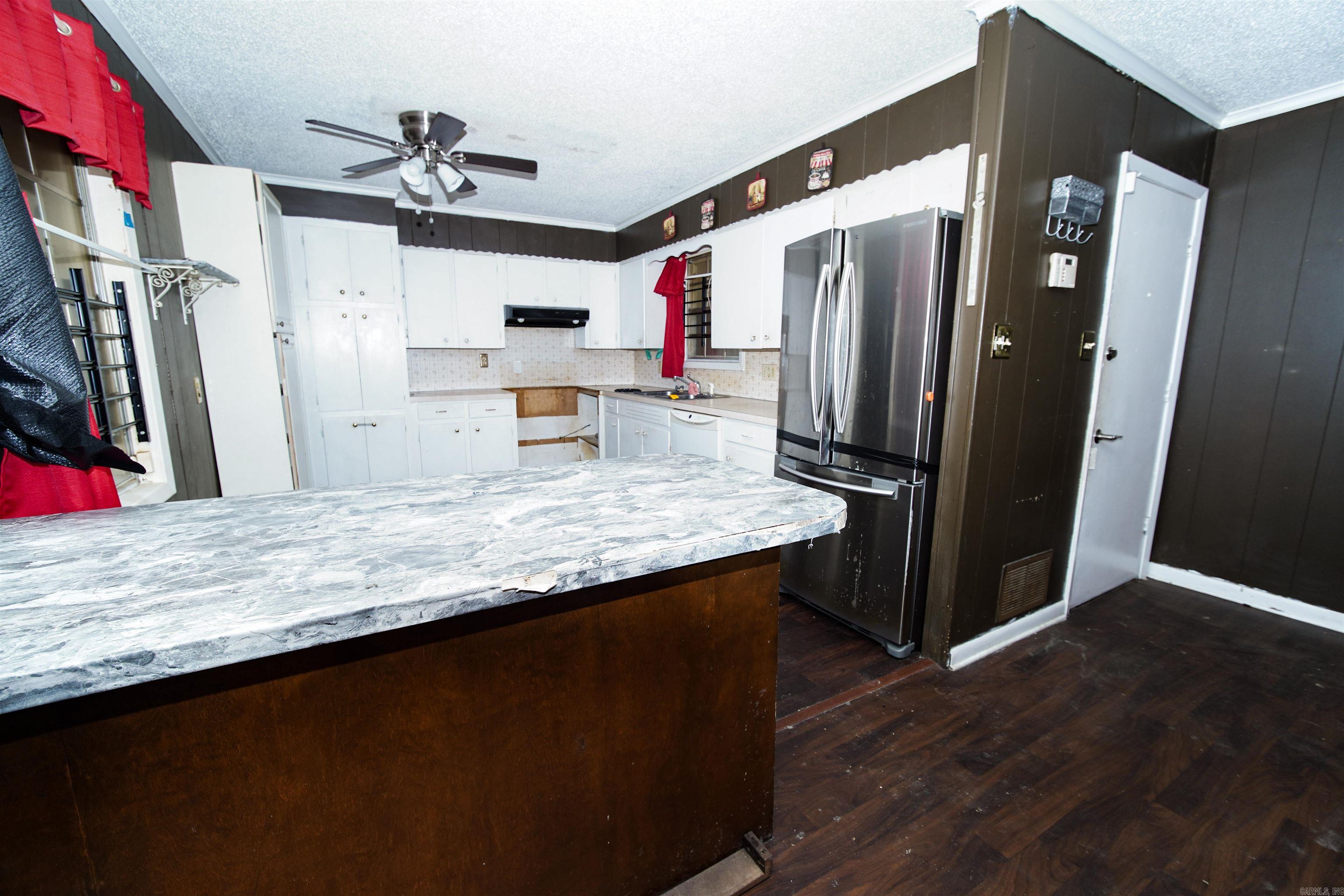 TOWN & COUNTRY ESTATES - Residential