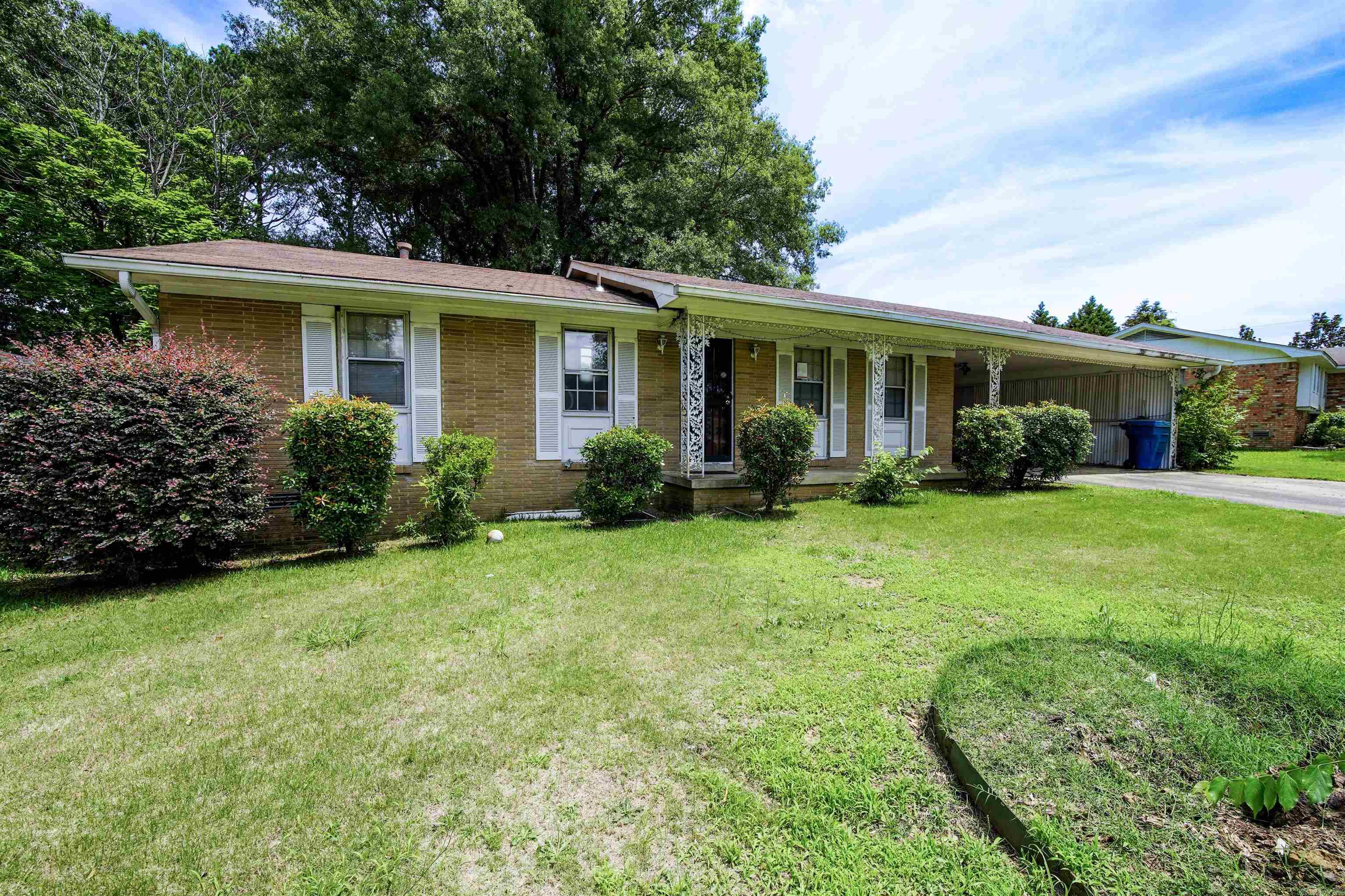 TOWN & COUNTRY ESTATES - Residential