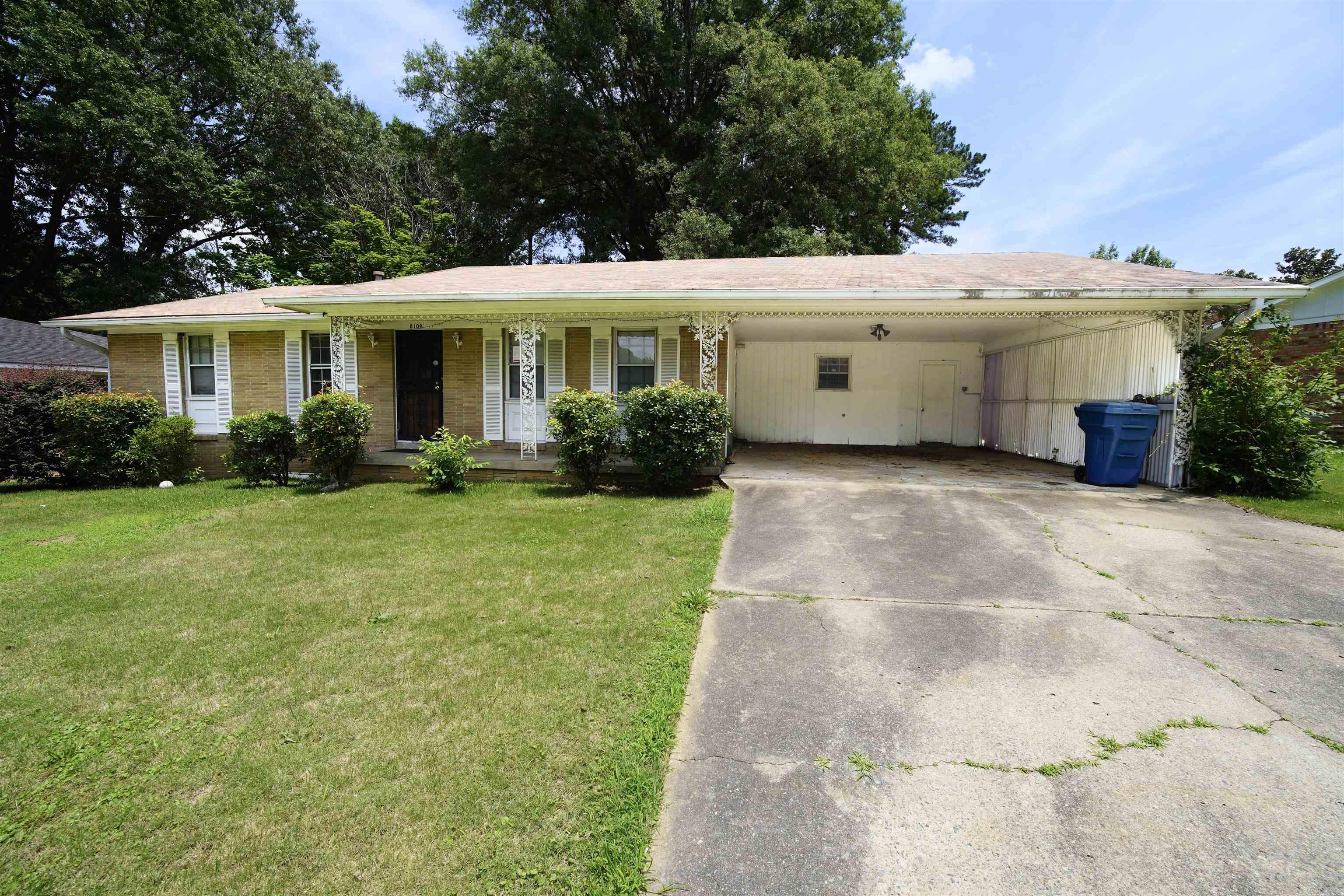 TOWN & COUNTRY ESTATES - Residential