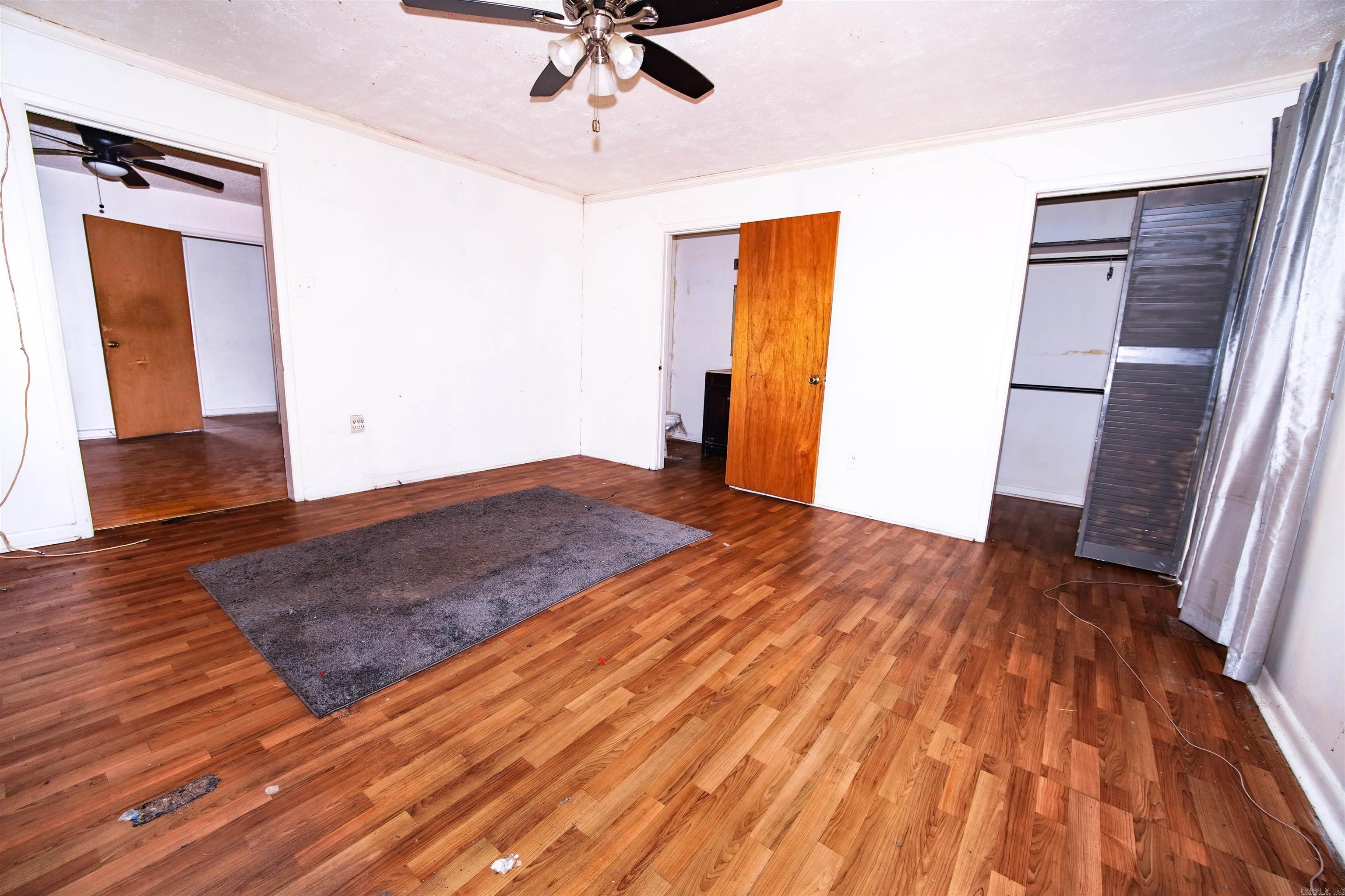 TOWN & COUNTRY ESTATES - Residential