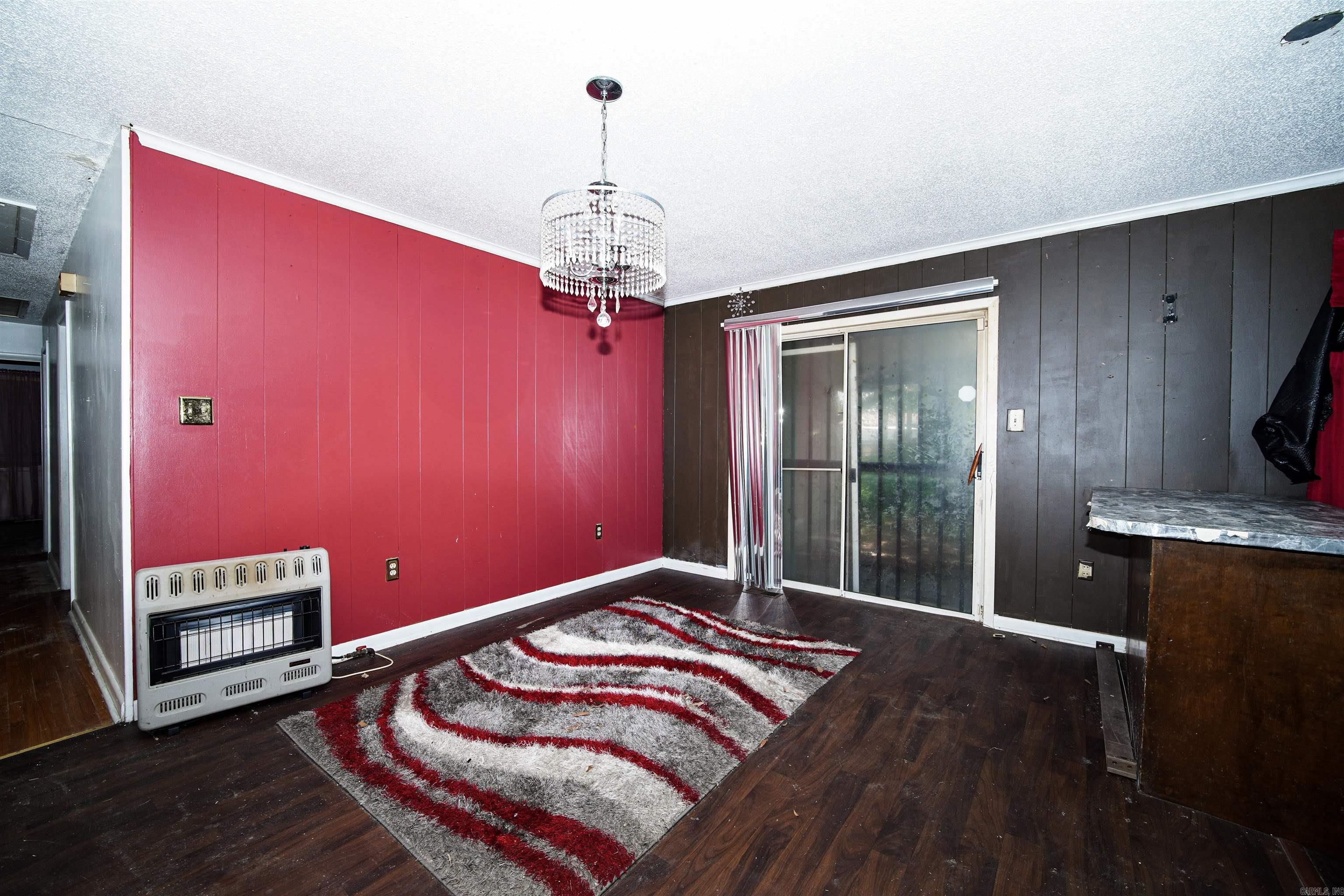 TOWN & COUNTRY ESTATES - Residential