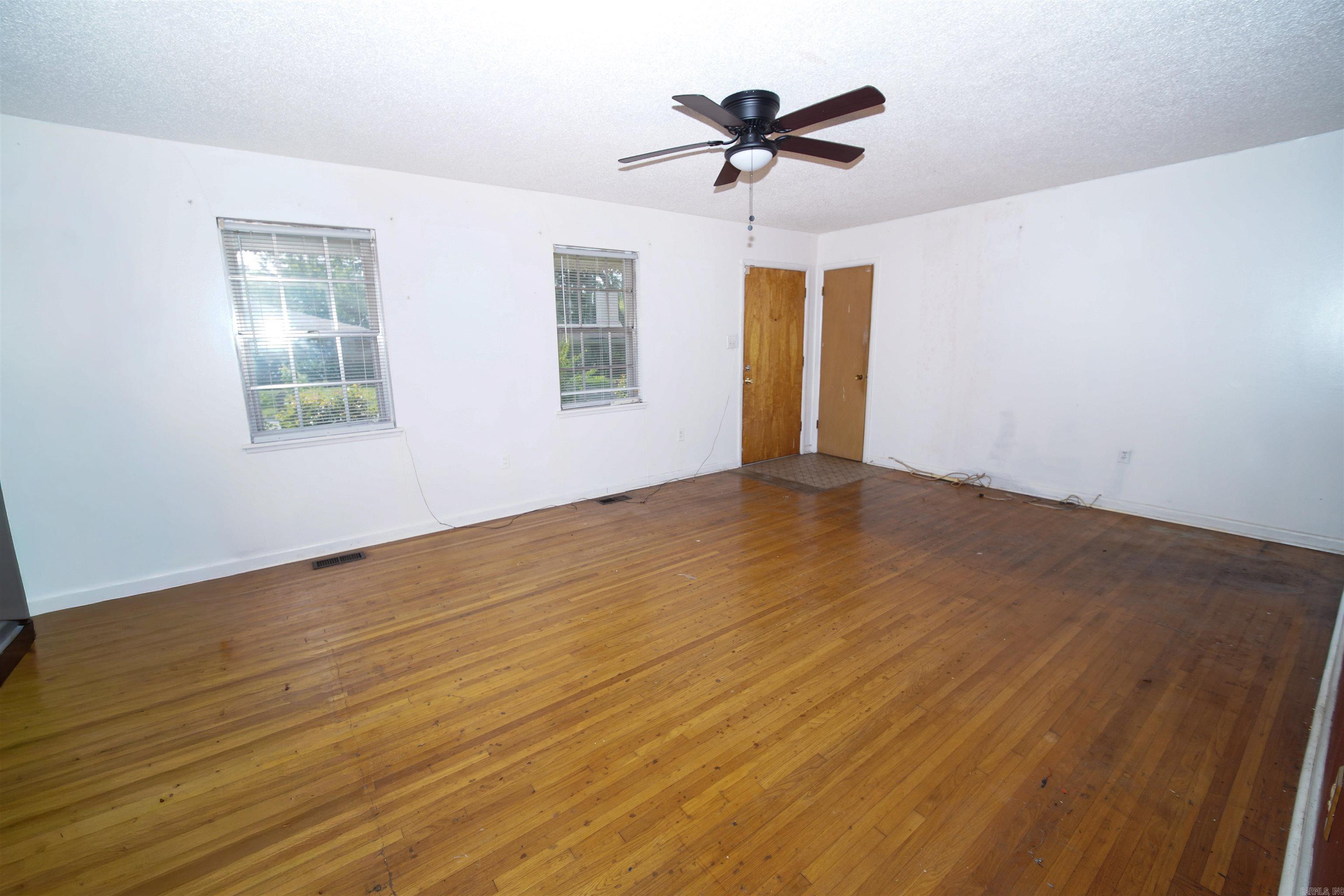 TOWN & COUNTRY ESTATES - Residential