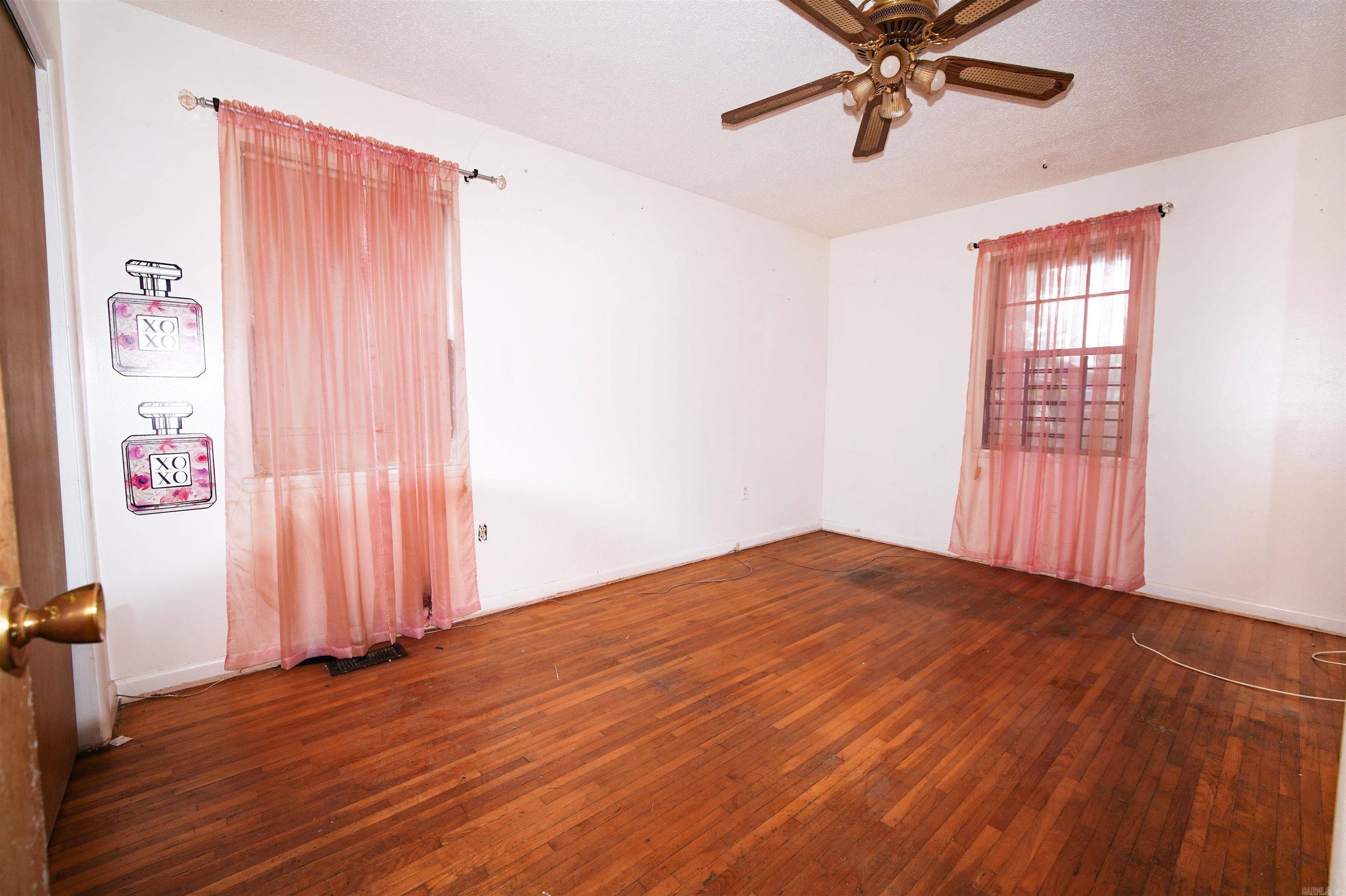 TOWN & COUNTRY ESTATES - Residential
