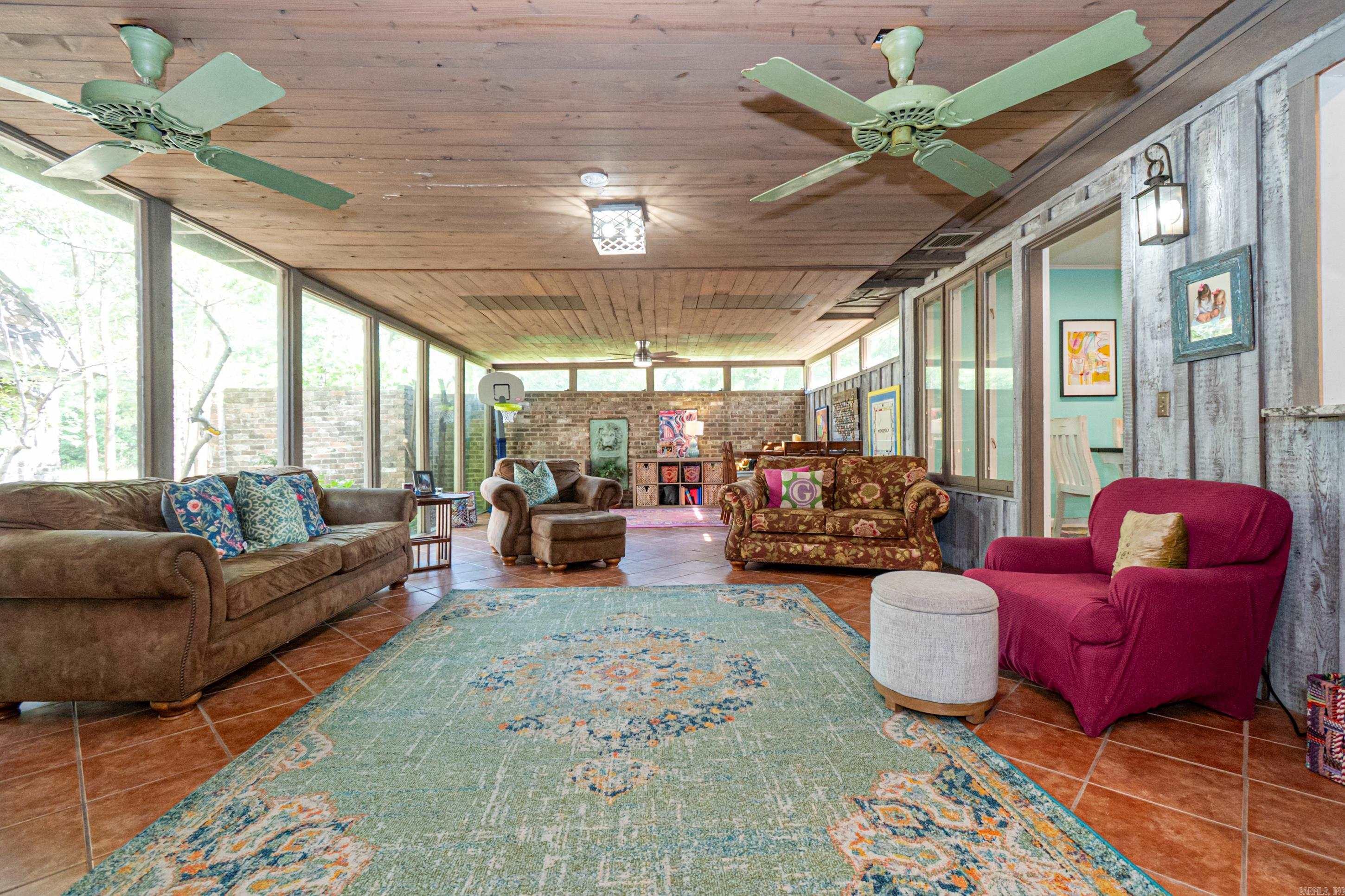 COUNTRY CLUB COLONY - Residential