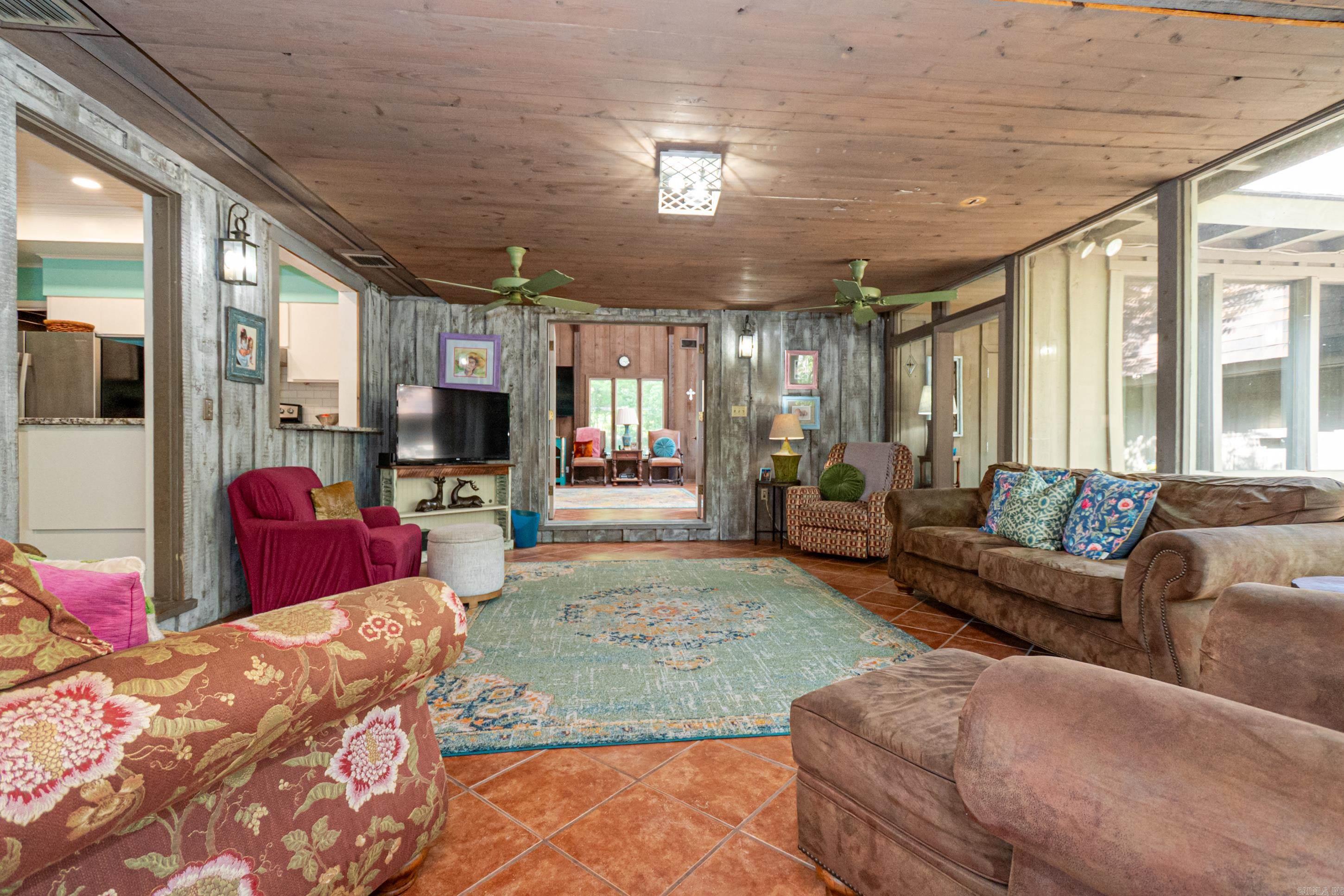 COUNTRY CLUB COLONY - Residential