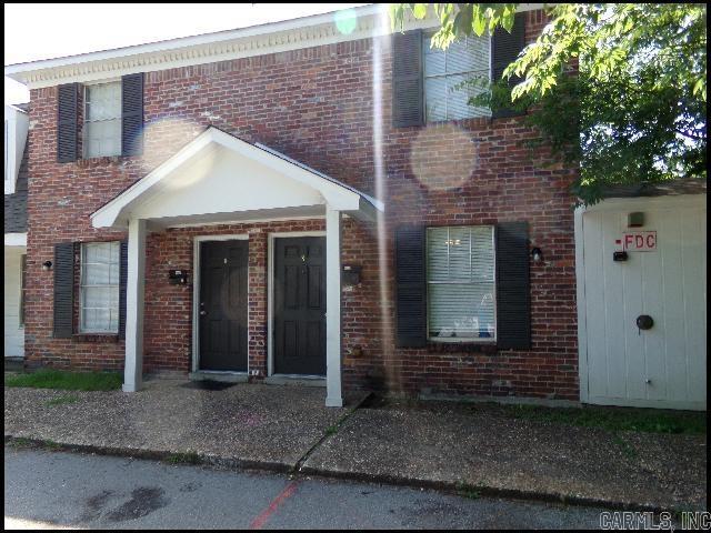 *BRISTOL MANOR TOWNHOMES* MOVE-IN SPECIAL: $250 OFF FULL FIRST MONTHS RENT FOR APPROVED APPLICANT!! CUTE TOWNHOME IN SANTA FE PARK SUBDIVISION!! This 2 Bedroom And 1.5 Bath Unit Features Over 900 Sqft! Refrigerator, Stove, And Dishwasher In Kitchen! Luxury Plank Vinyl And Carpet Throughout! Fenced Back Patio! Lot With 1 Assigned Space For Parking! PET FRIENDLY!! AVAILABLE NOW!!!<a href='https://raineyrealty.com/virtualtour.php?r=MLm97s'> Click here for a 360° Virtual Tour</a>