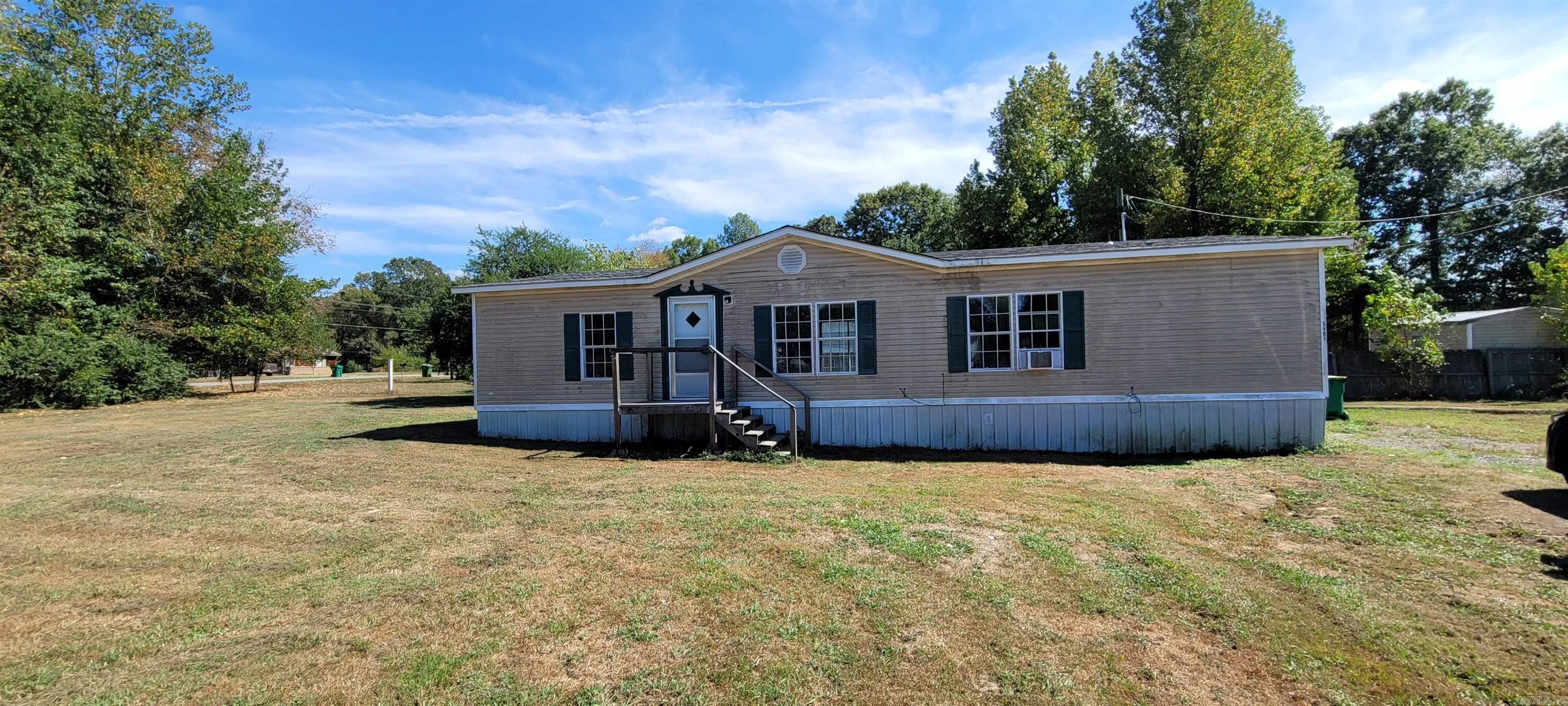 LOOKING FOR A NICE RENTAL THATS IN THE COUNTRY BUT STILL CLOSE TO THE BASE AND CABOT & JACKSONVILLE. THIS ONE HAS NEW PAINT AND SOME NEW FLOORING. THIS ONE HAS A OPEN PLAN WITH SPLIT BEDROOMS. CALL TODAY TO SET UP YOUR PRIVITE SHOWING