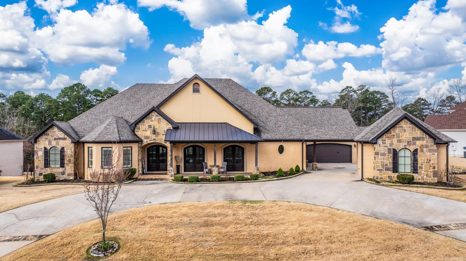 CHENAL VALLEY "ACCADIA COURT" - Residential