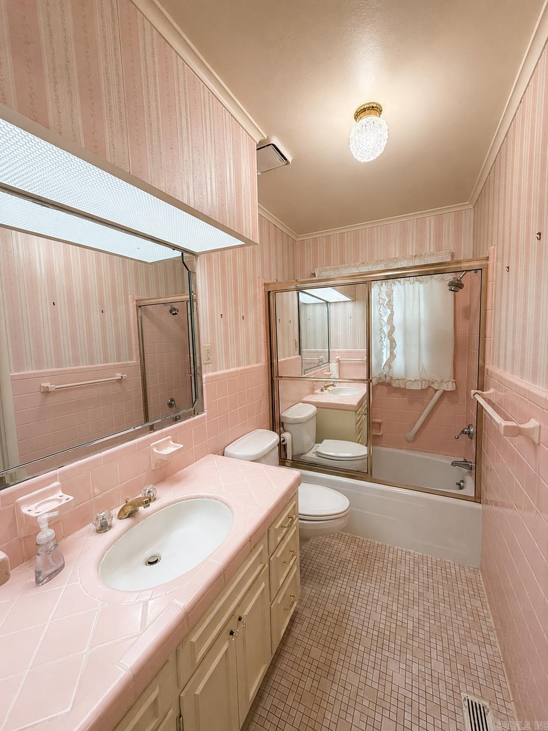 TOWN & COUNTRY ADD - Residential
