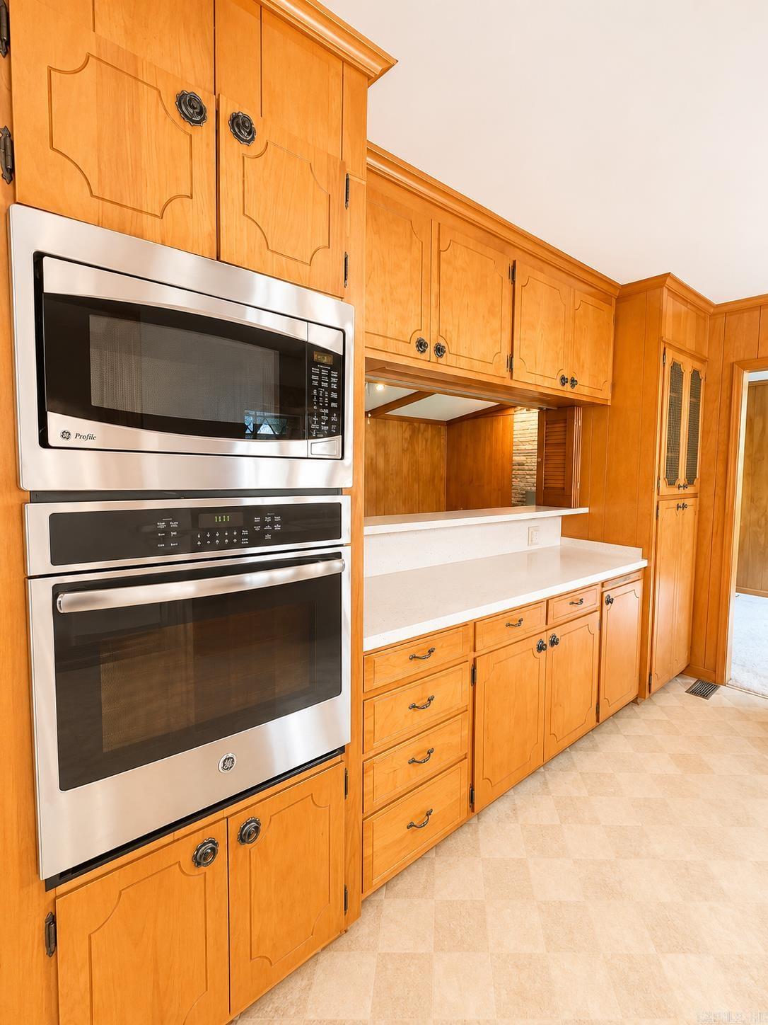 TOWN & COUNTRY ADD - Residential