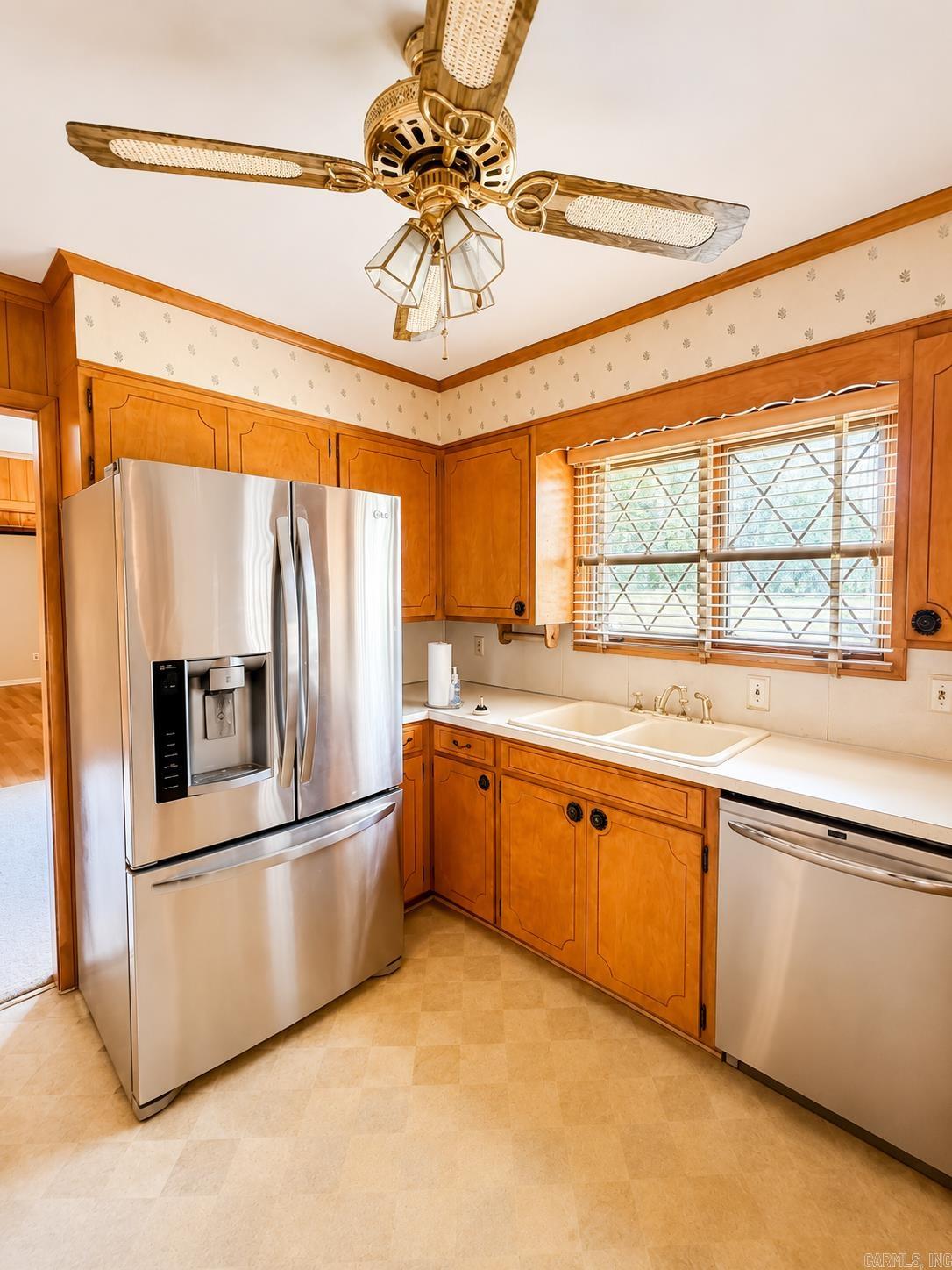 TOWN & COUNTRY ADD - Residential