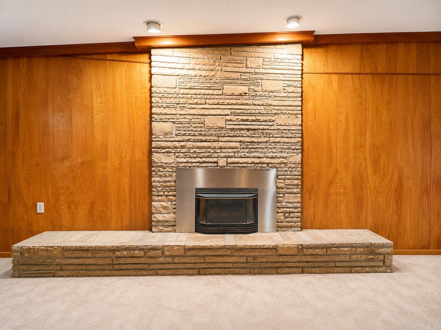 TOWN & COUNTRY ADD - Residential