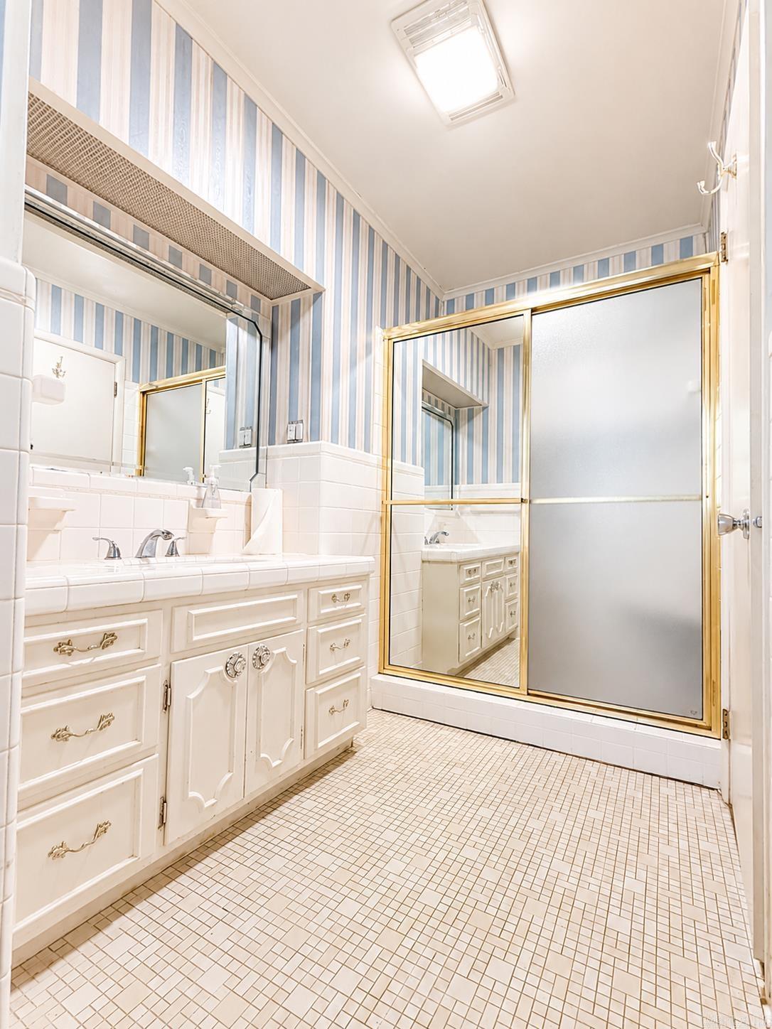 TOWN & COUNTRY ADD - Residential