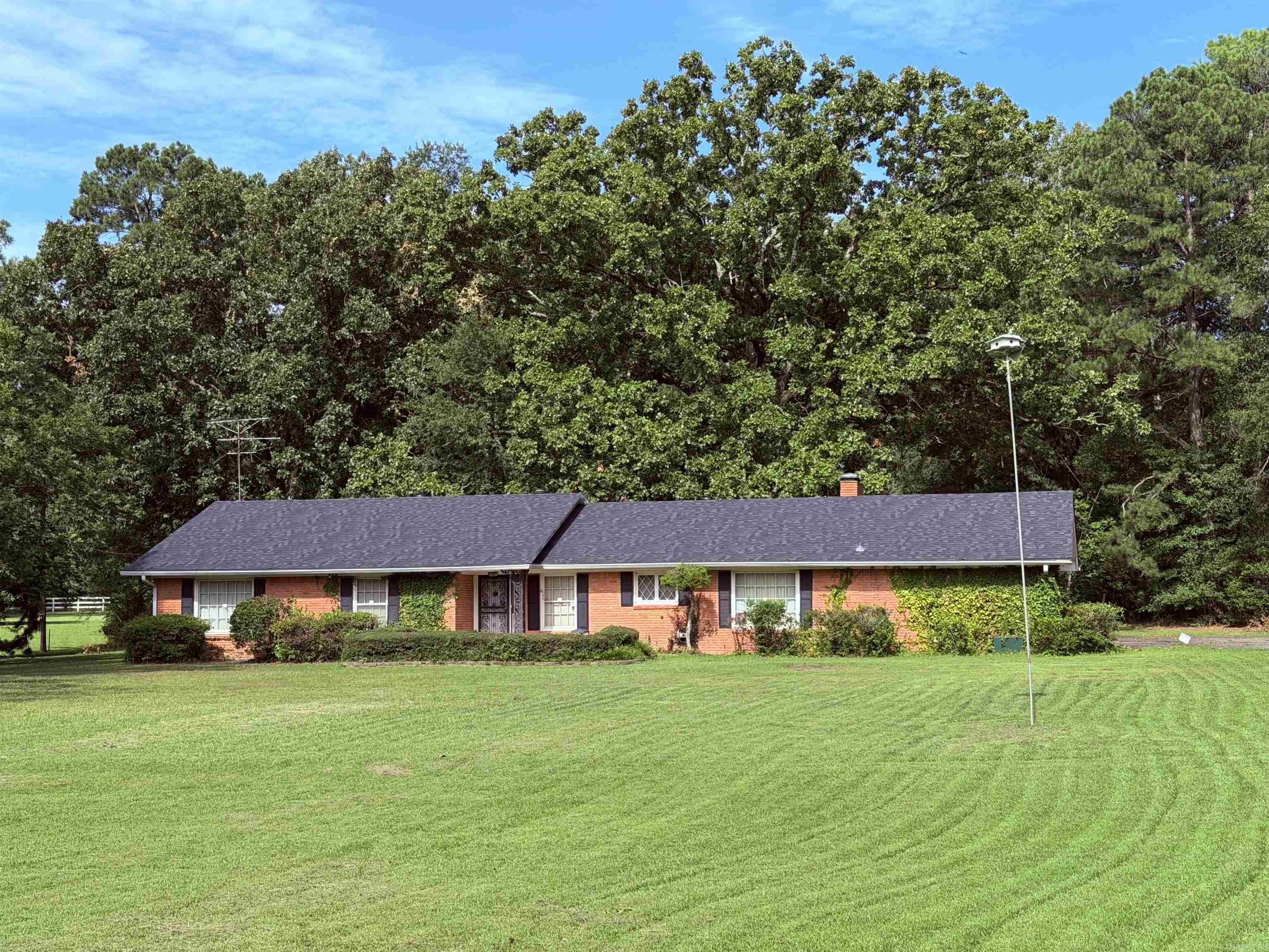 TOWN & COUNTRY ADD - Residential