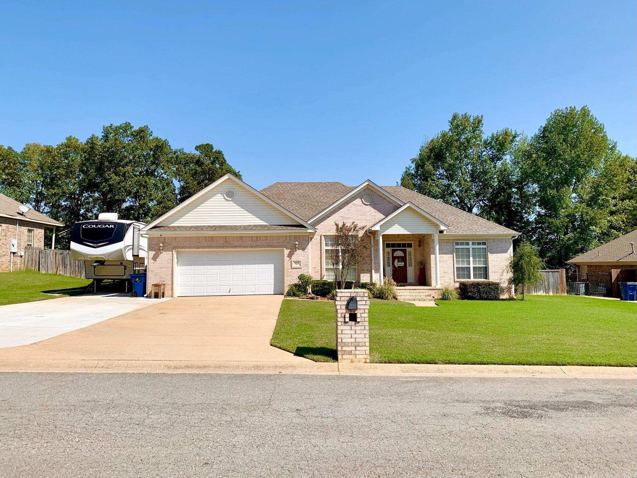 Great home in the sought after West Oaks Subdivision with great location to all conveniences of town and the freeway.  Split bedroom floorplan!  11-foot ceilings make this one feel so roomy! There is a formal dining room that seller uses as bonus living area.  Large kitchen dining combo with space for large table plus a breakfast bar.   Roof replaced in 2020. Seller will give a paint and carpet allowance at closing in the amount of $2500.  Seller will install new side gate on fence prior to closing.  Television in bathroom and television wall-mounts to convey. RV Parking and electric hookup. Agents see remarks.