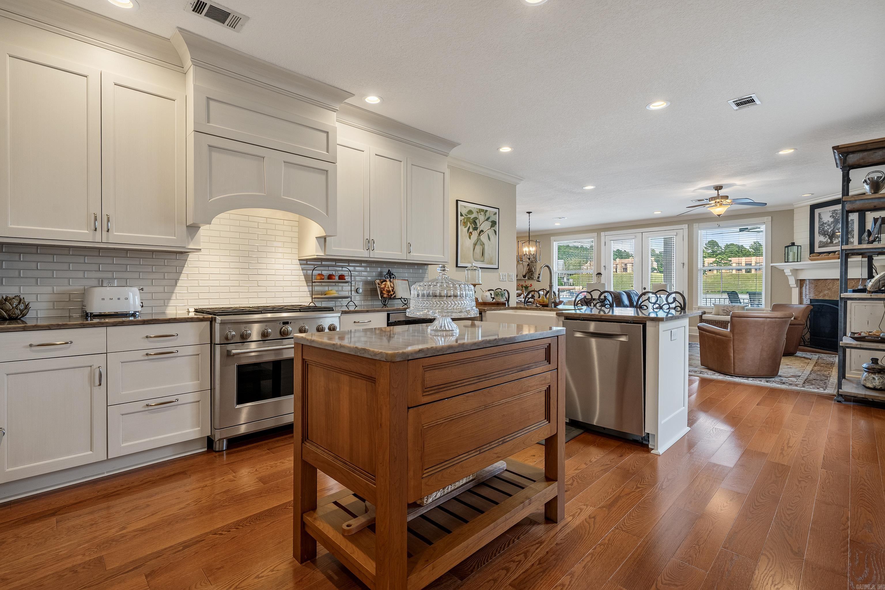 LIGHTHOUSE COVE - Residential