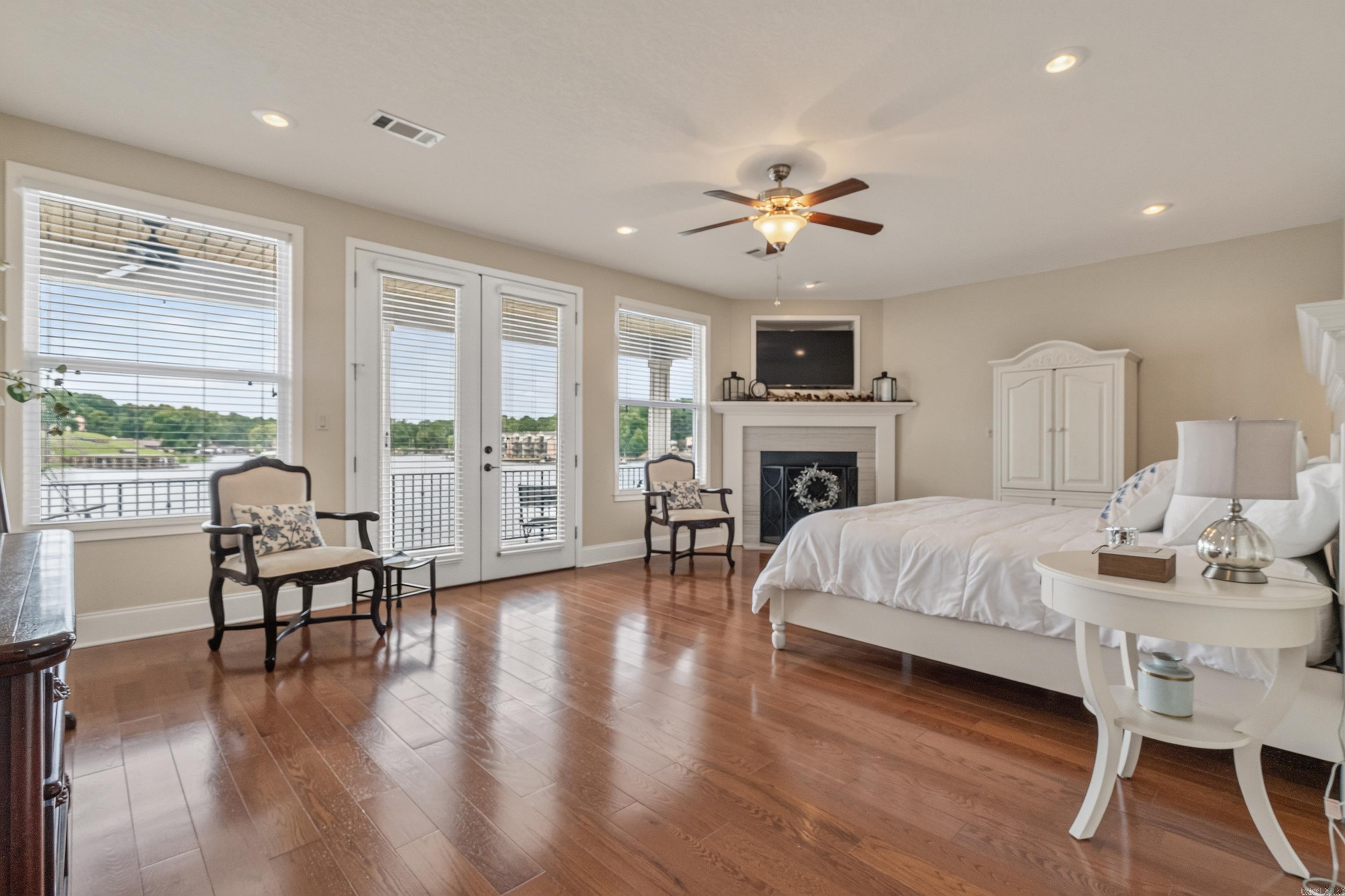 LIGHTHOUSE COVE - Residential