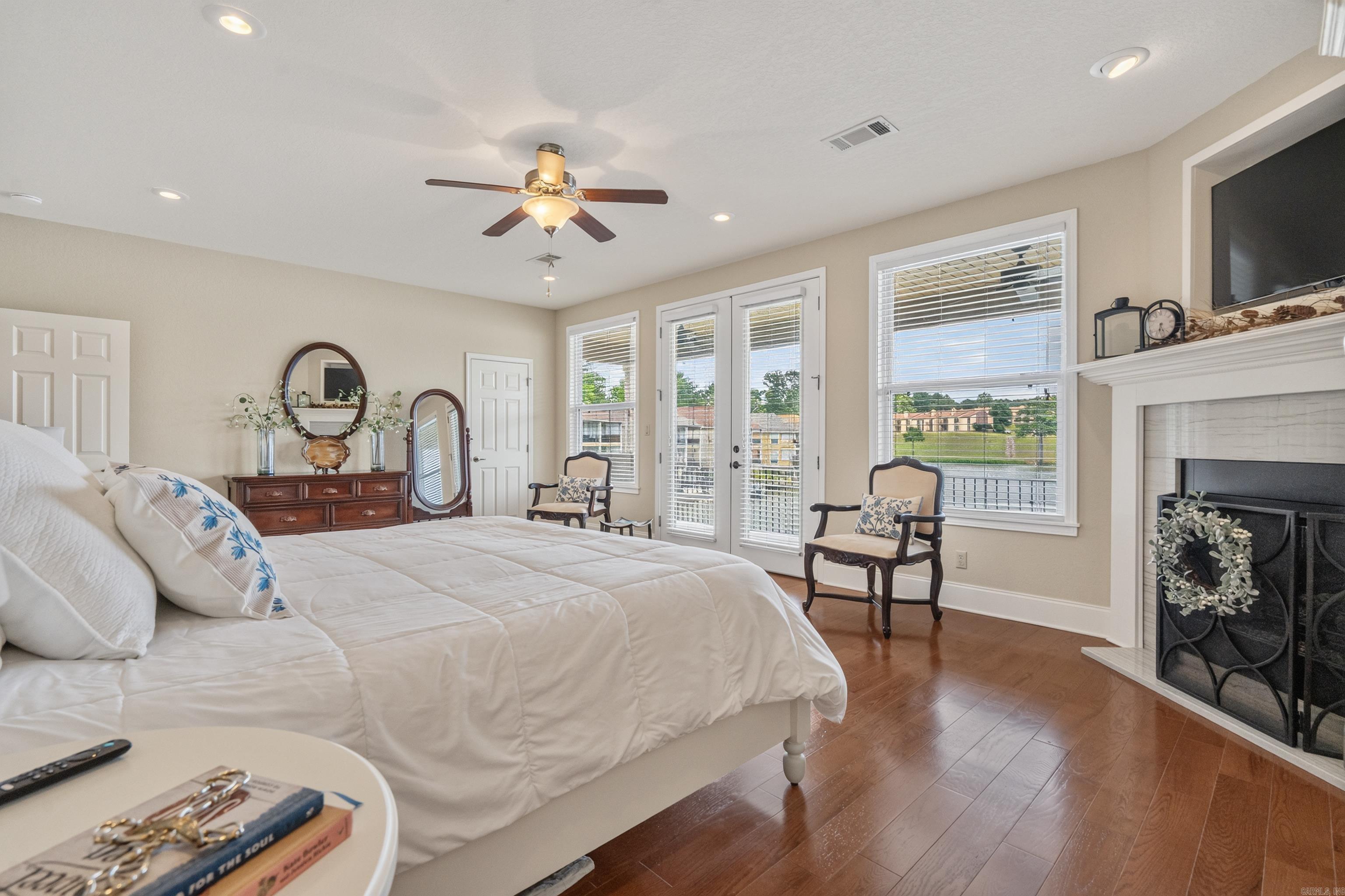 LIGHTHOUSE COVE - Residential