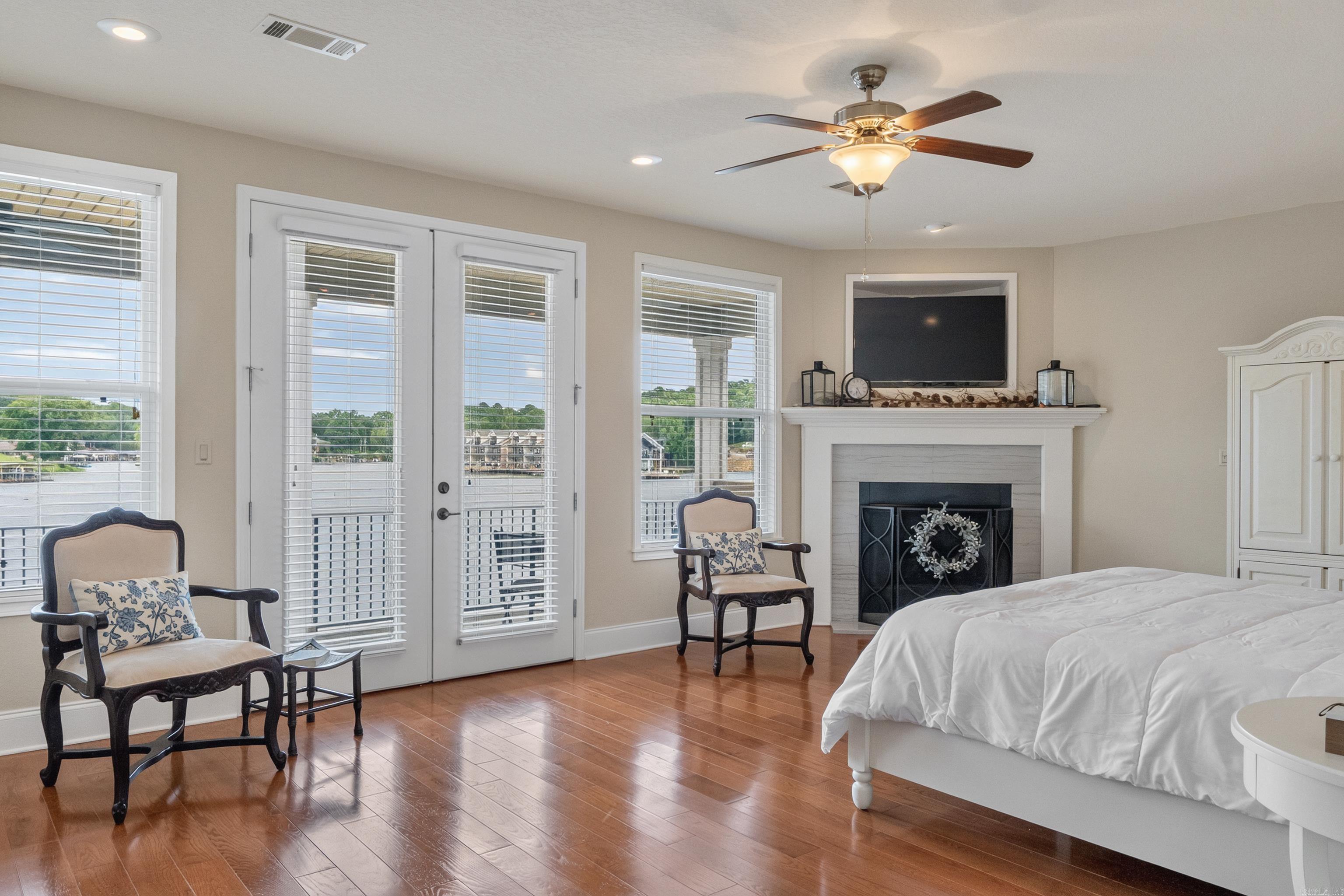 LIGHTHOUSE COVE - Residential