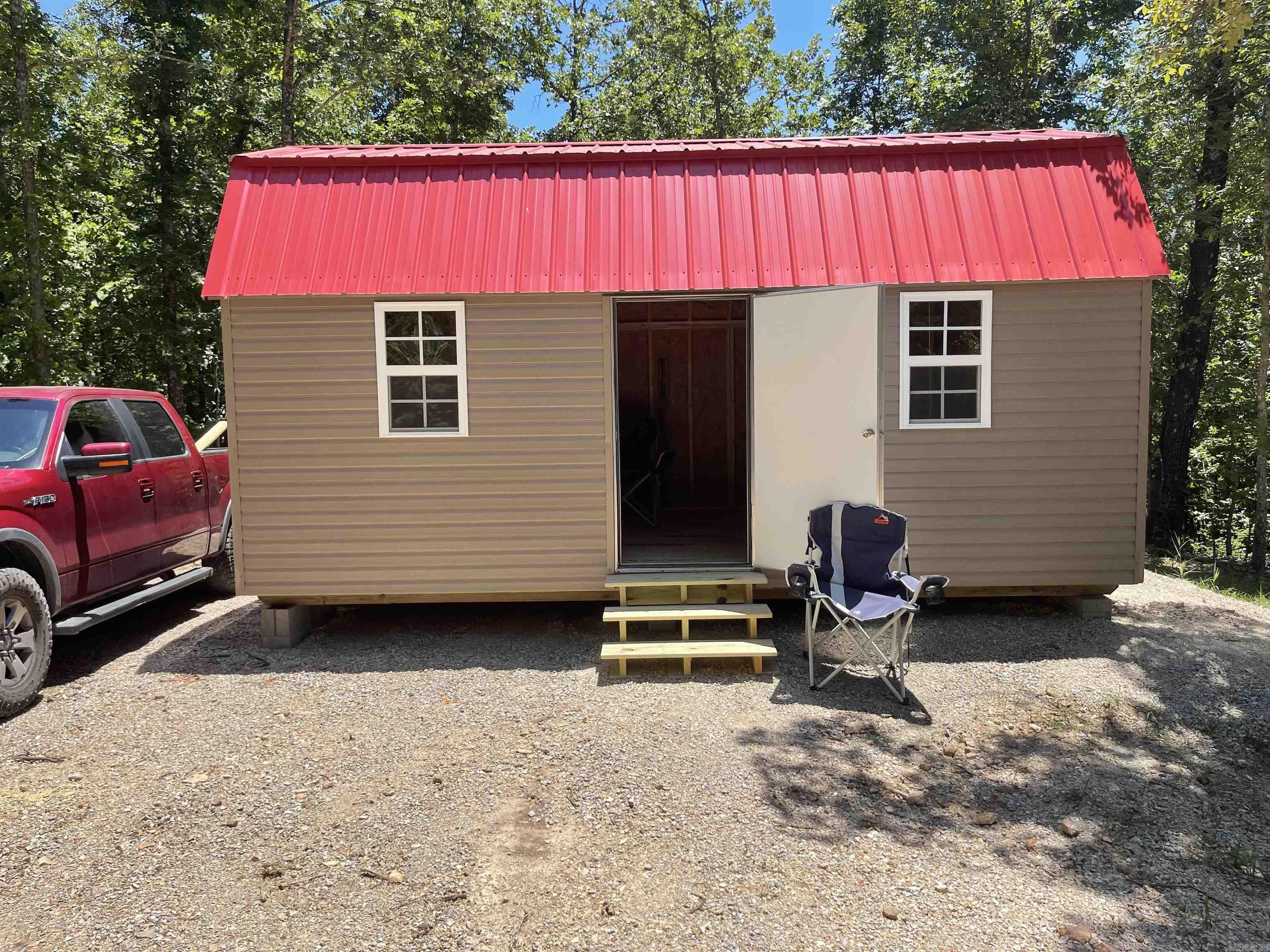 20.17 acres offering the perfect mix of pasture and timber! With 9.45 acres of open pasture and 10.72 acres of wooded land, this property is ideal for hunting, homesteading, or livestock. Mostly fenced and ready for use, it also includes an insulated, 12X20 Overman Premium finished building with electricity. Conveniently located just minutes from the town of Mammoth Spring and the Spring River, this land combines country living with easy access to town amenities.
